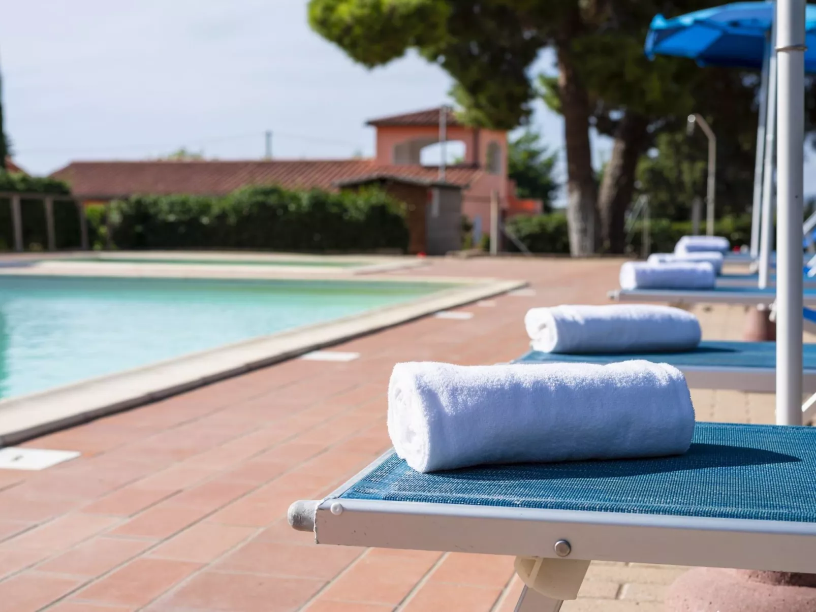 Unterkunft mit privater Terrasse, Gemeinschaftspool - Buiten