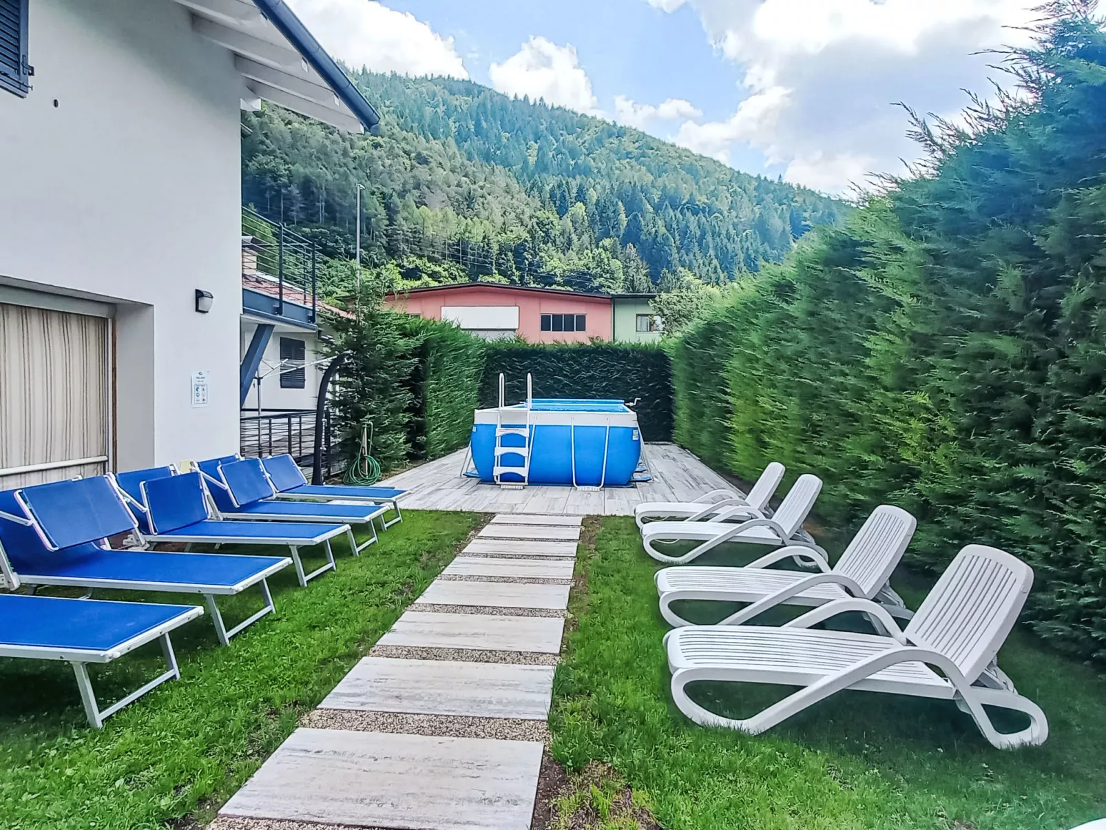 Apartments Lilia n°1 - Buiten