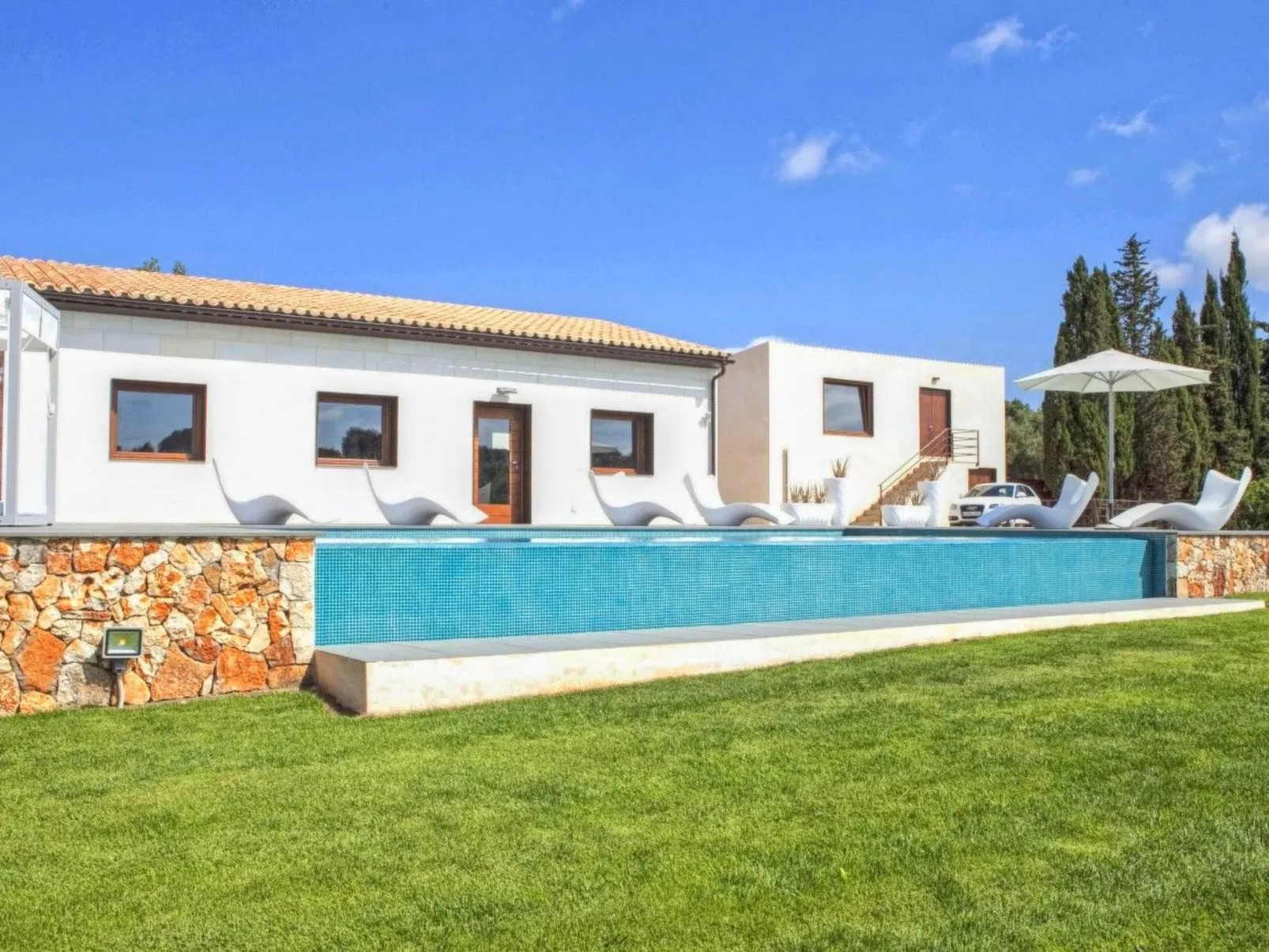 Schönes Landhaus vor kurzem am Rande des Dorfes von Muro gebaut. - Image-tags.info