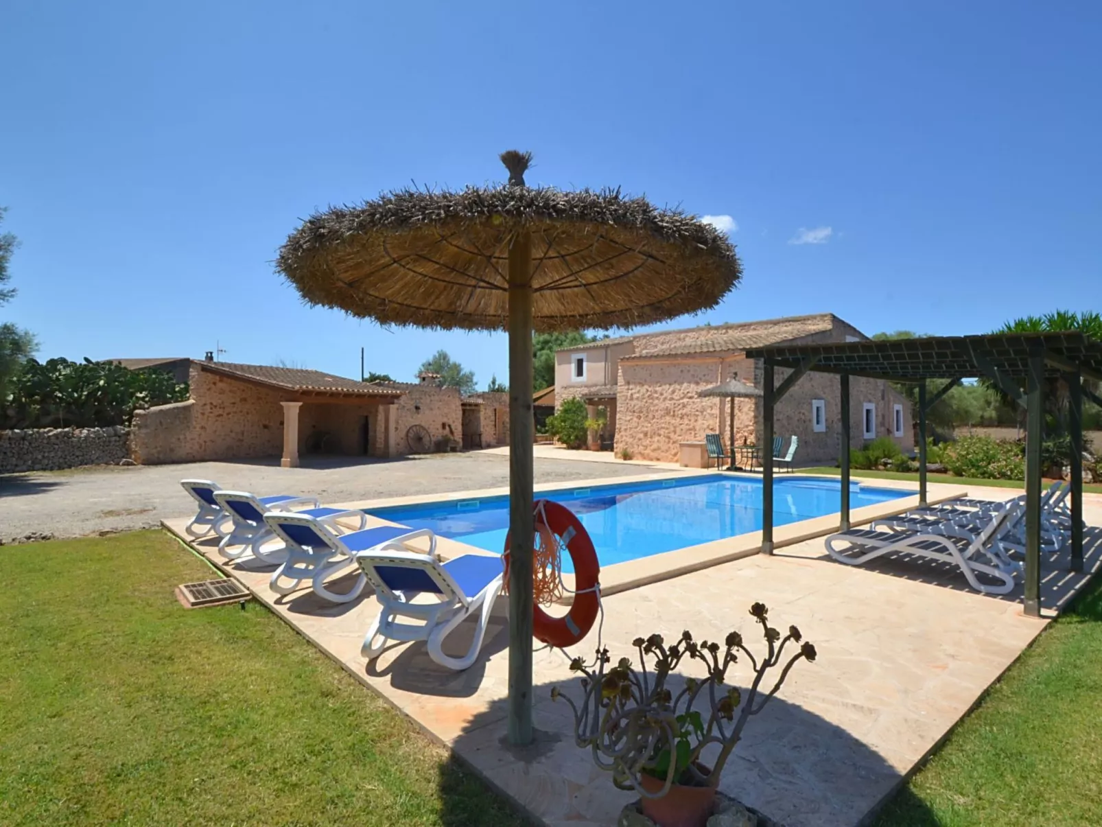 Wunderschönes Landhaus im Landhausstil mit Pool am Ortsrand von Felanitx - Buiten