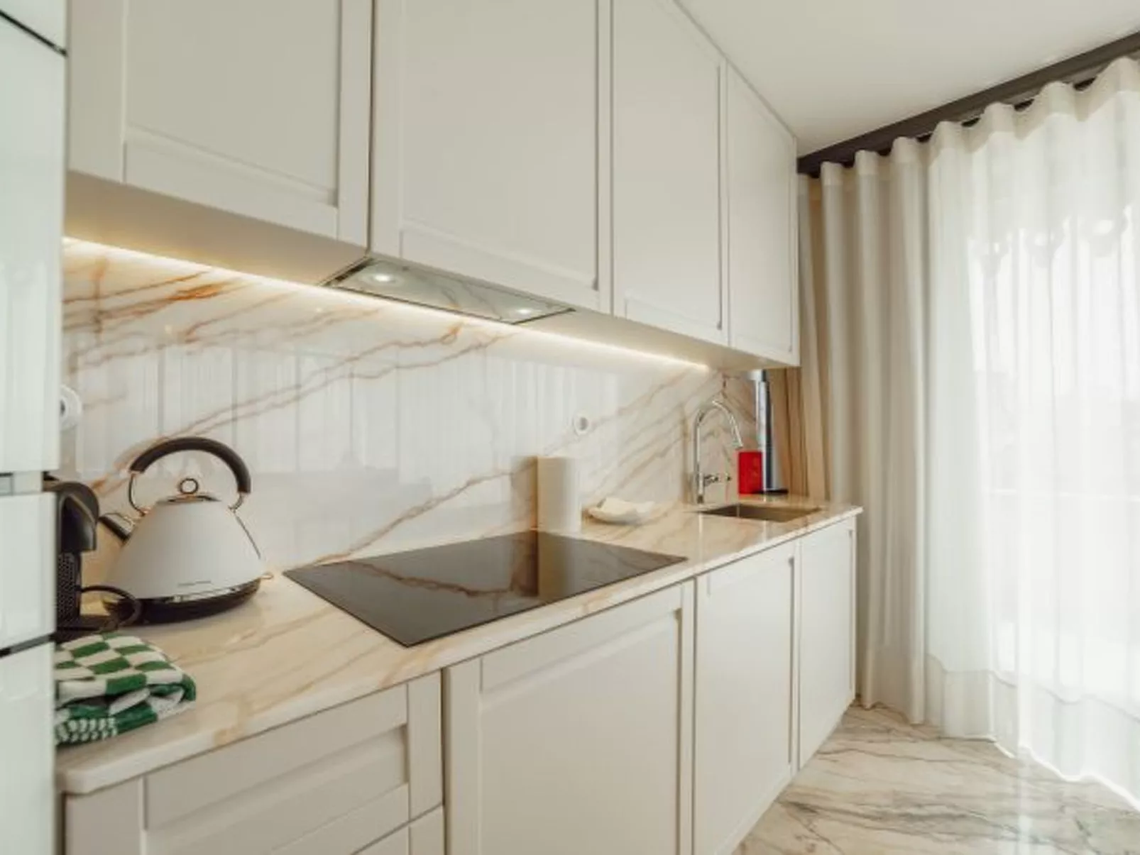 DOWNTOWN PENTHOUSE with RIVER VIEW by VACATIONY - Binnen