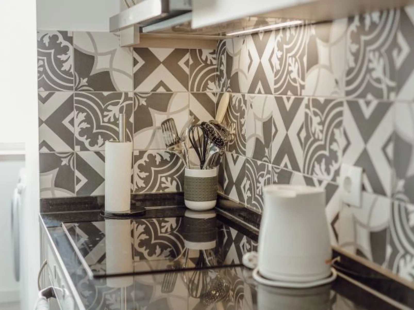 GAIA TERRACE with ELEVATOR by VACATIONY - Binnen