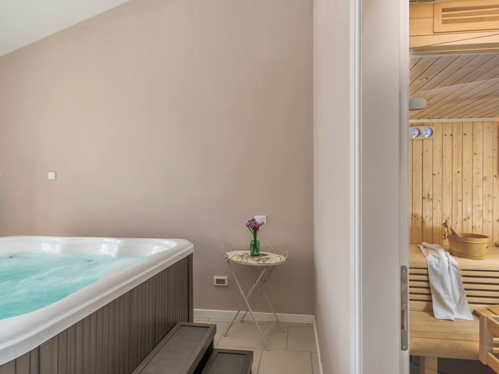 Romantische Villa mit Meerblick, Pool und Jacuzz - Image-tags.info