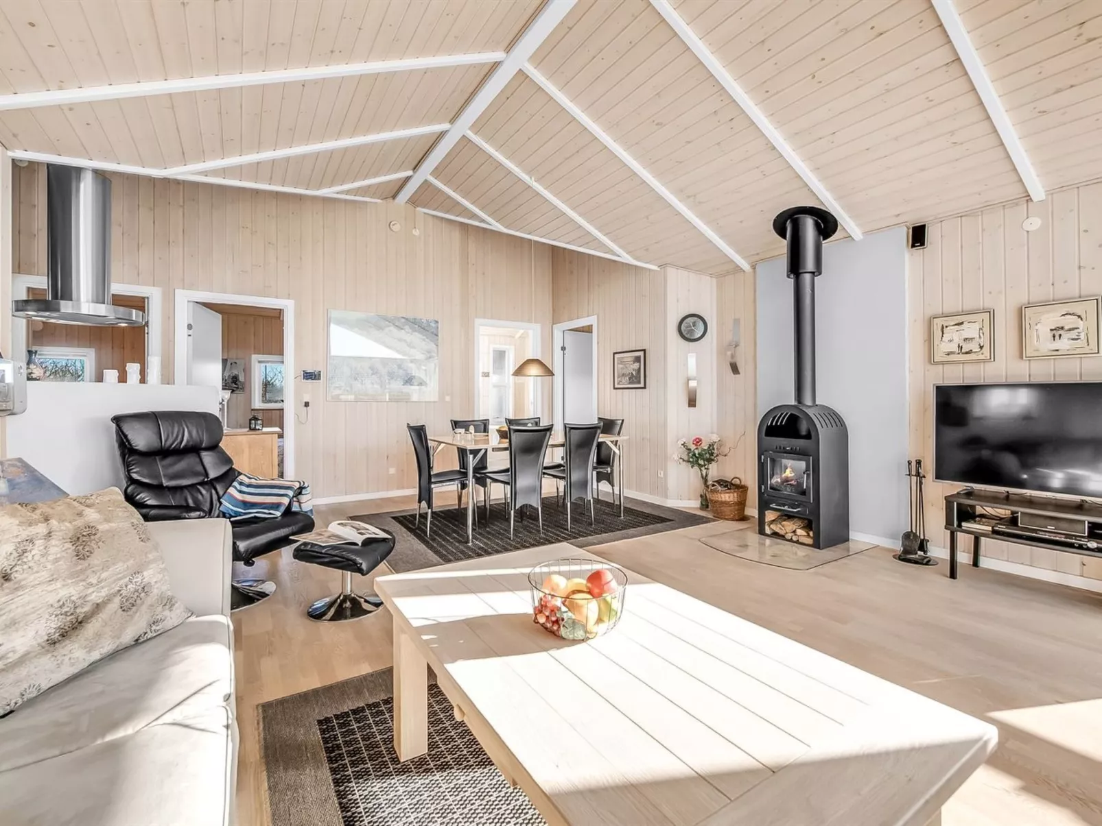 "Asgard" - 800m to the fjord - Binnen