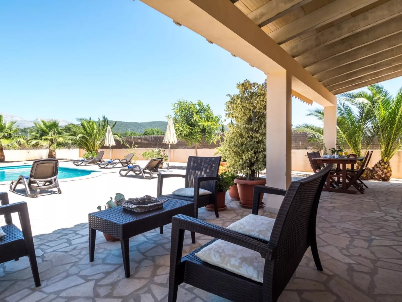 Pleasant rustikales Landhaus - Buiten