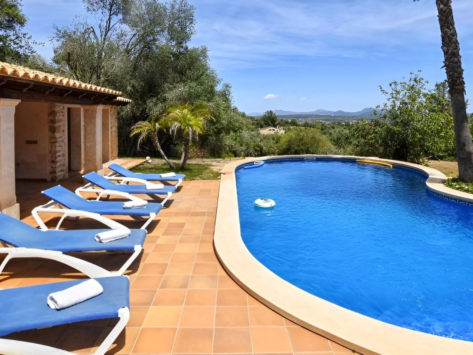 Villa mit eigenem Schwimmbad - Buiten