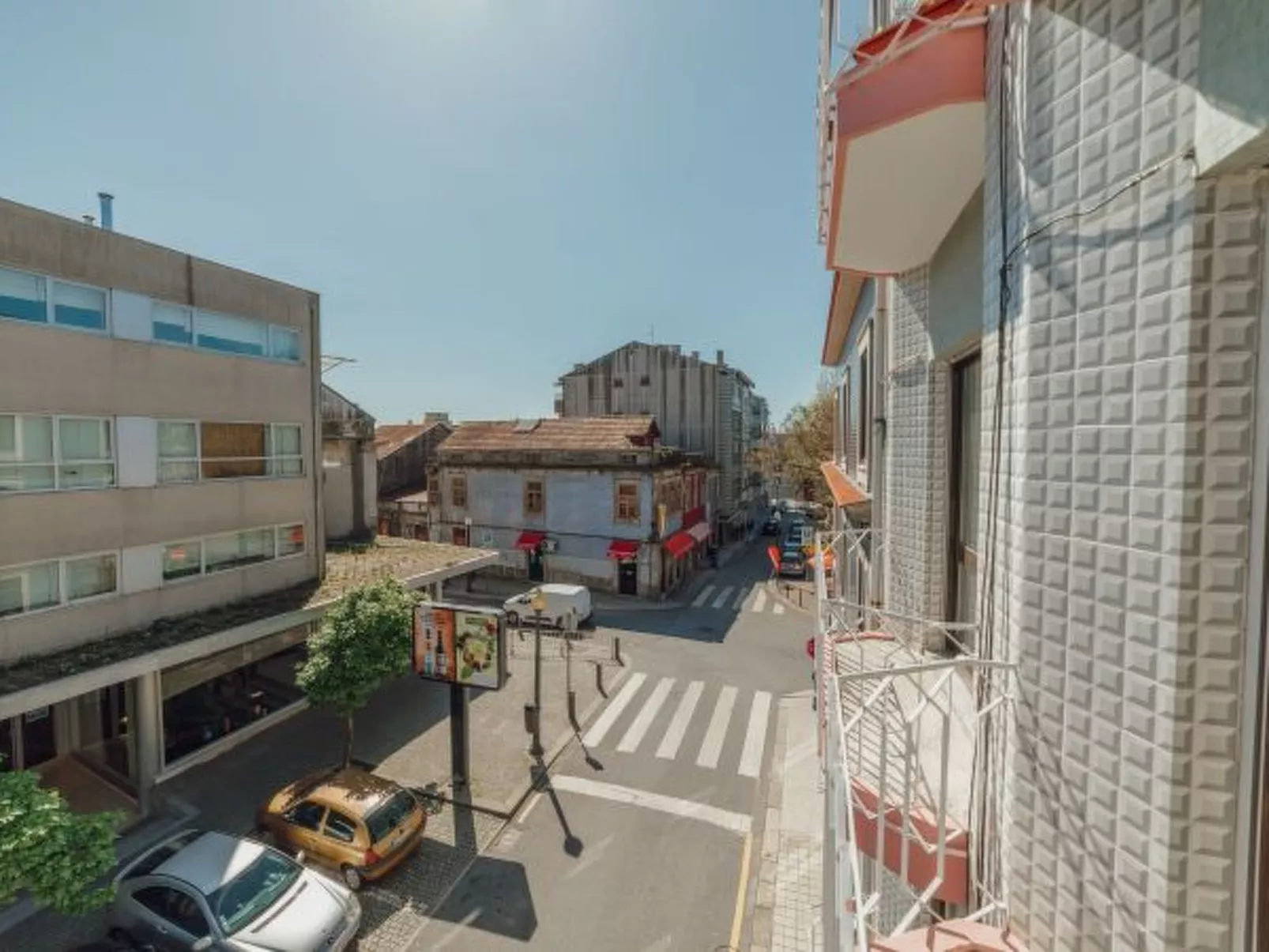 DOWNTOWN DESIGN WITH BALCONY by VACATIONY - Buiten