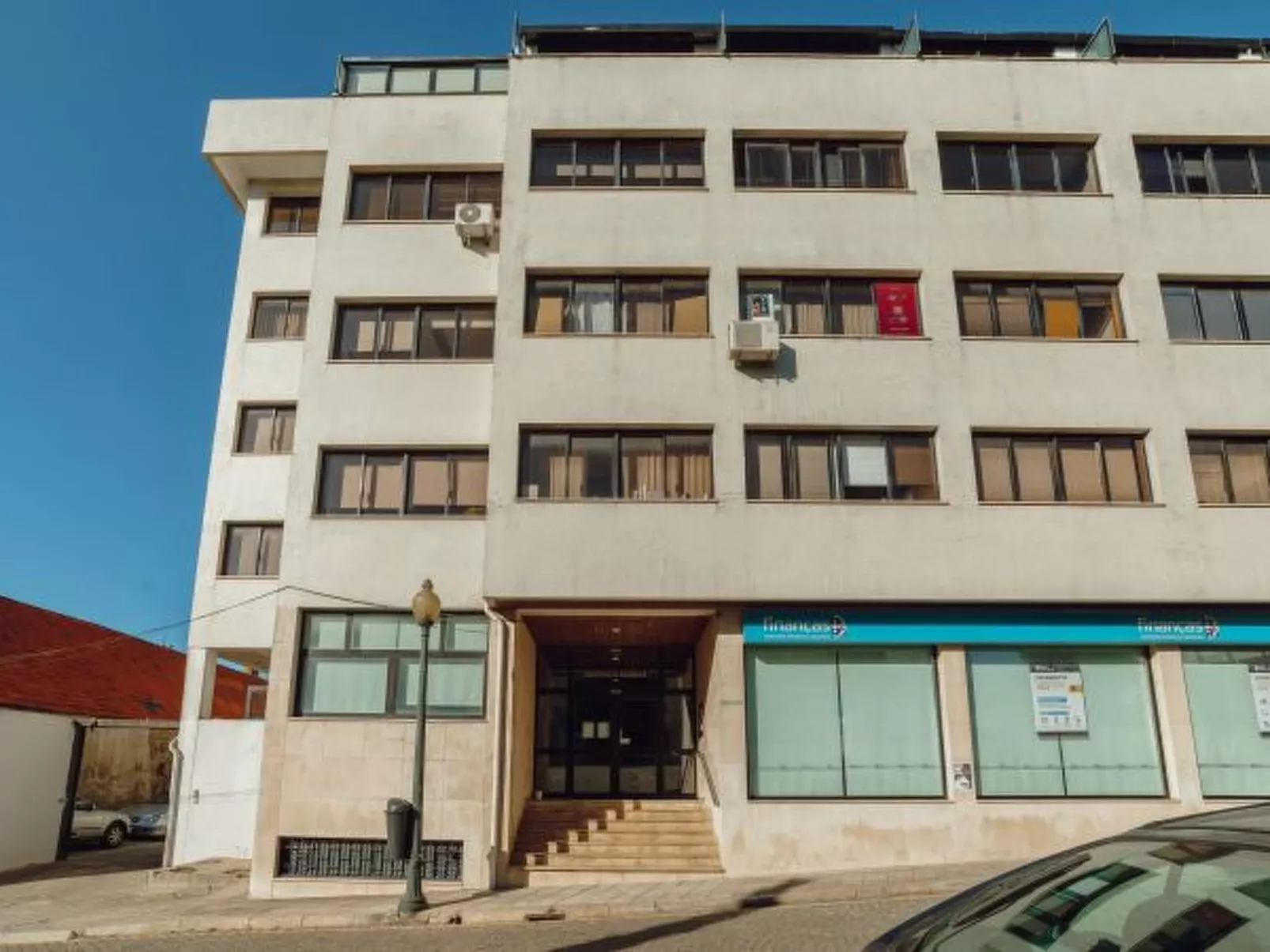 DOWNTOWN STYLISH APARTMENT & GARAGE by VACATIONY - Buiten