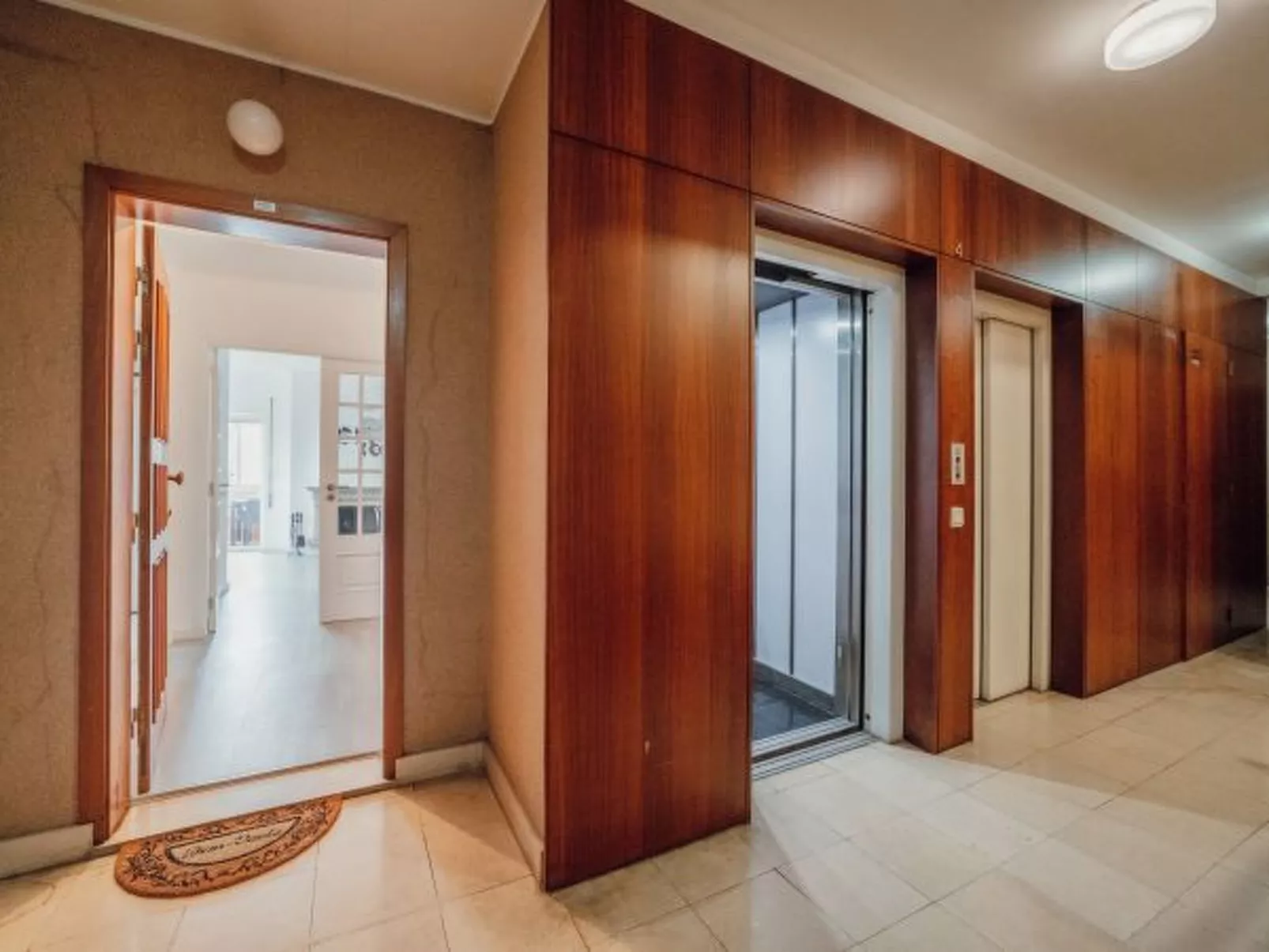 GAIA TERRACE with ELEVATOR by VACATIONY - Binnen