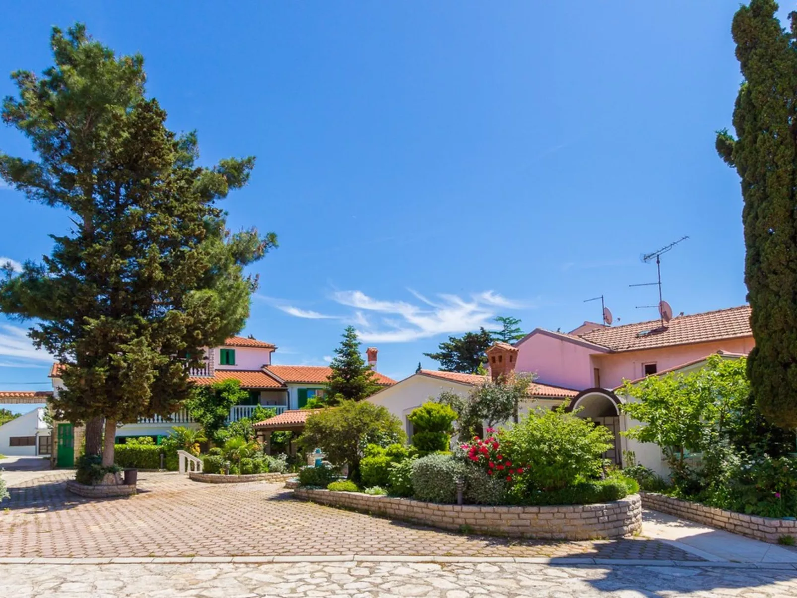 House Vjera - Buiten