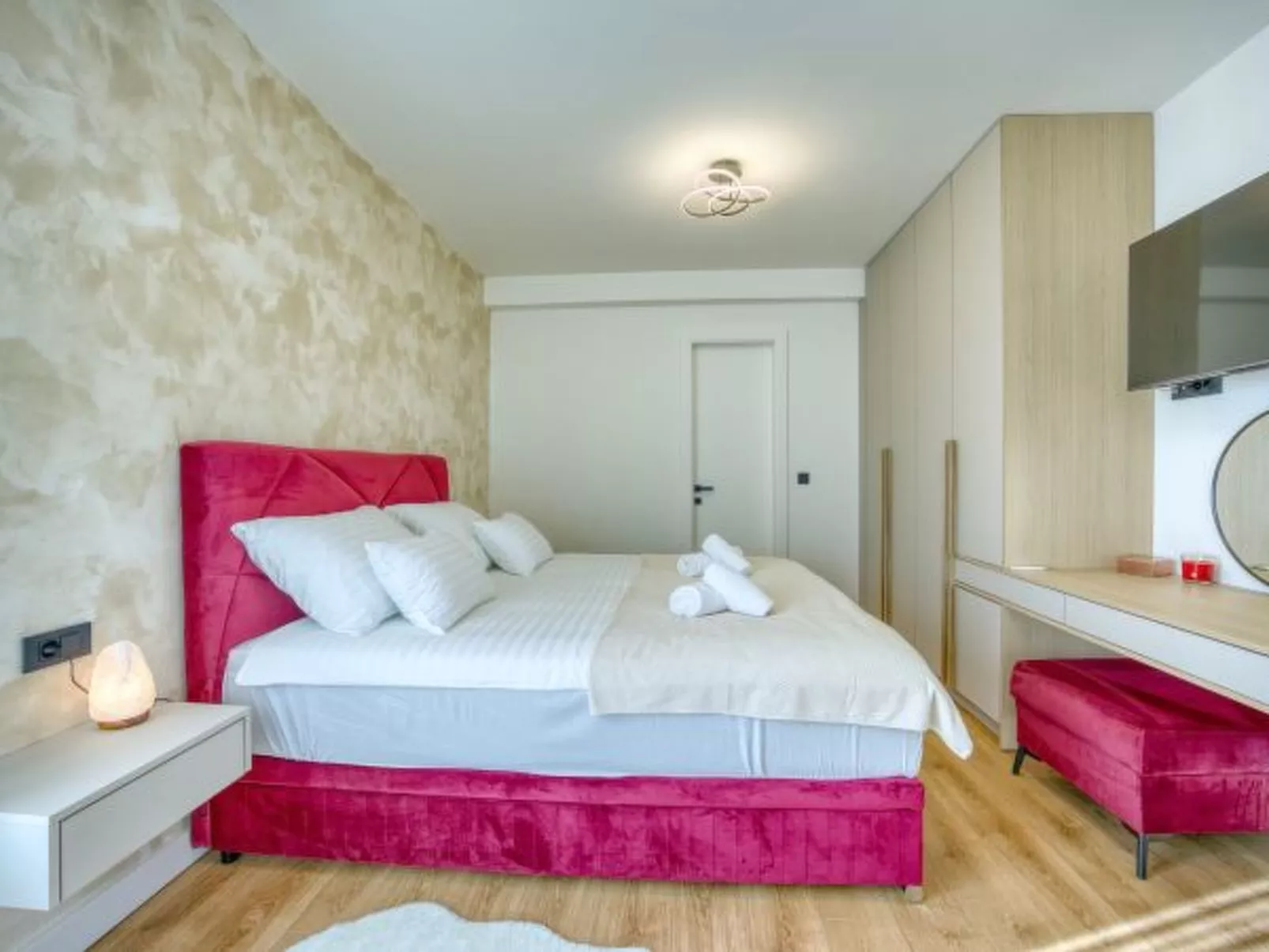 Villa Elena with two pools and spa - Image-tags.info