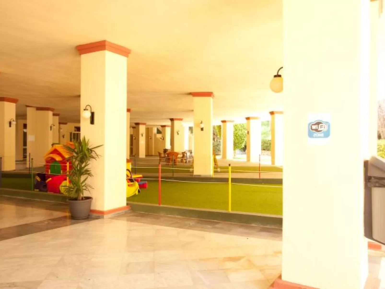 Beachside apartment in Elviria, Romana Playa - Image-tags.info