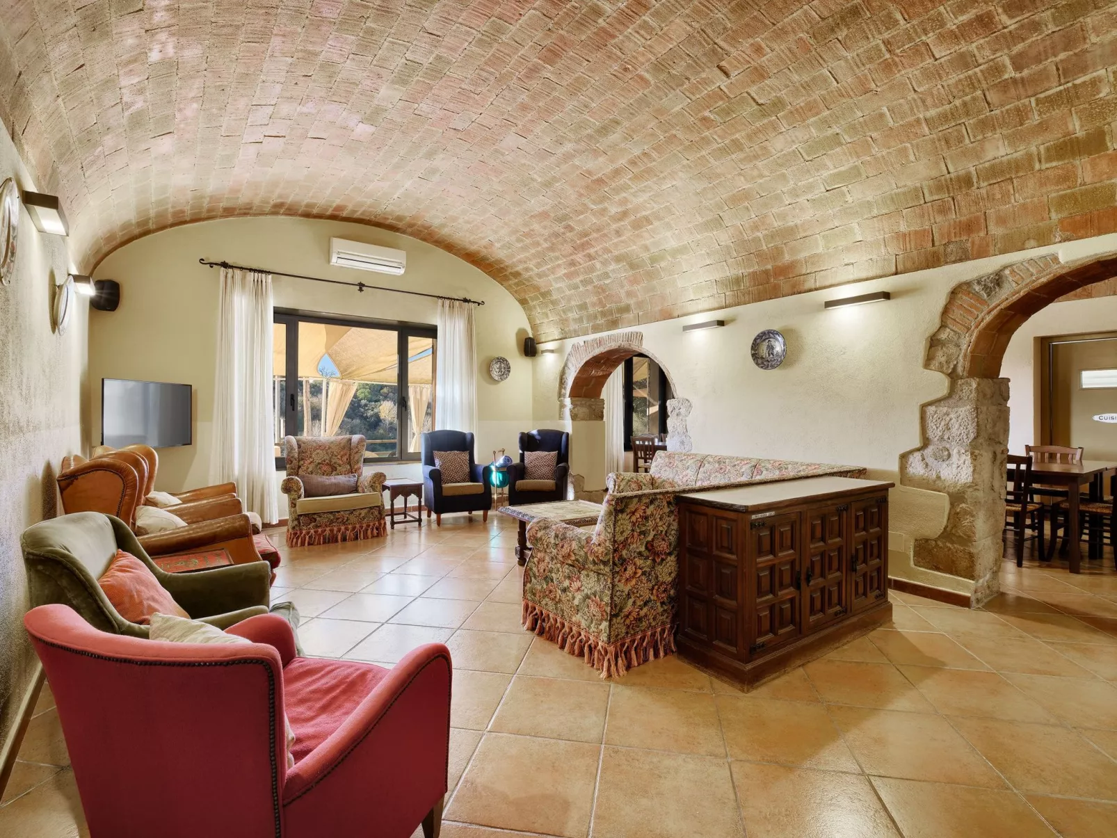 Landhaus, 8 Zimmer mit Bad, Schwimmbad, Tennis - Binnen