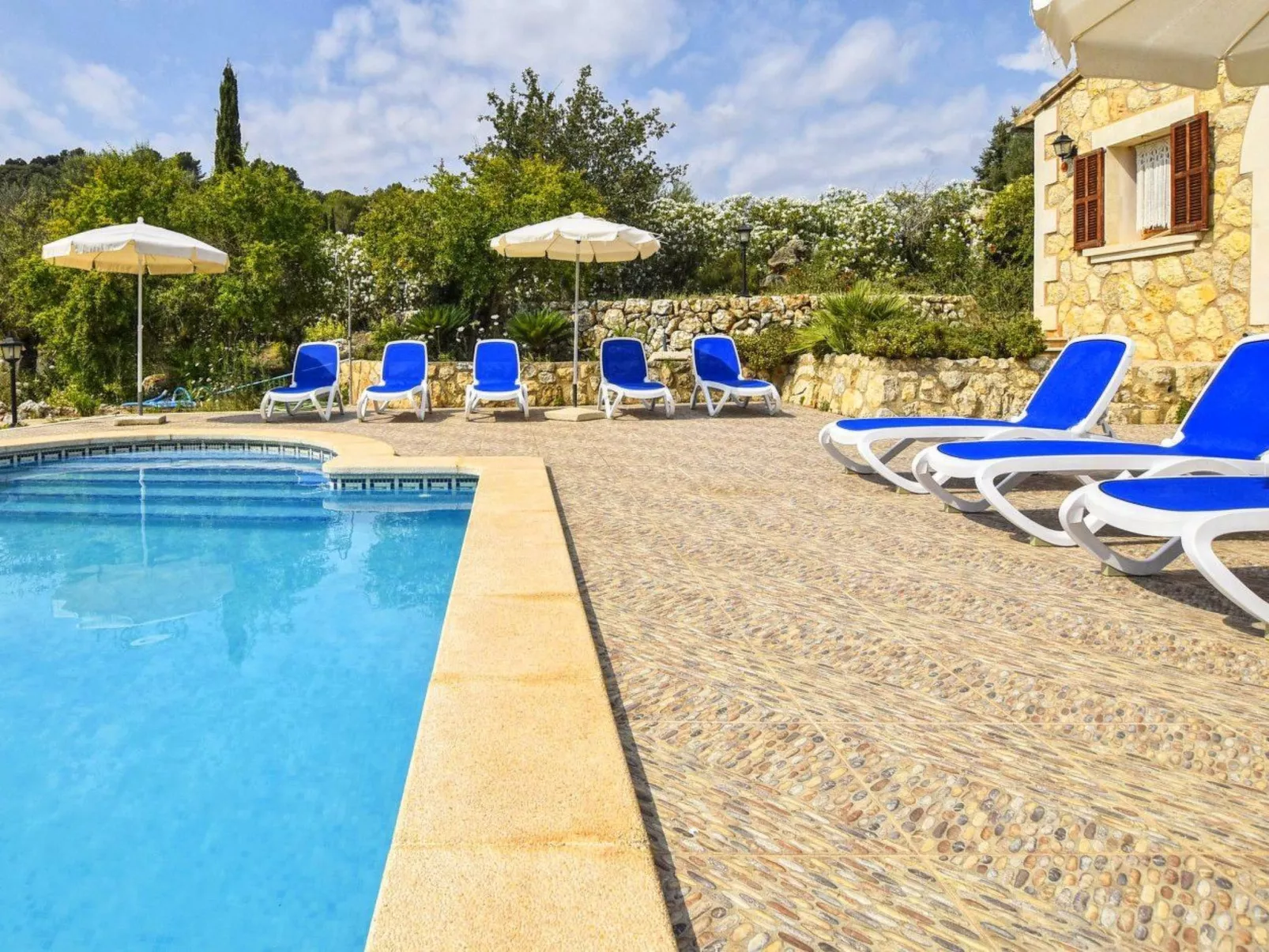Schönes Landhaus mit Panoramablick auf die Berge - Buiten