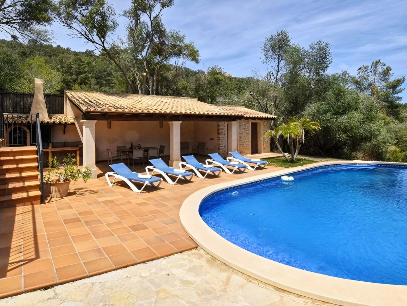 Villa mit eigenem Schwimmbad - Buiten