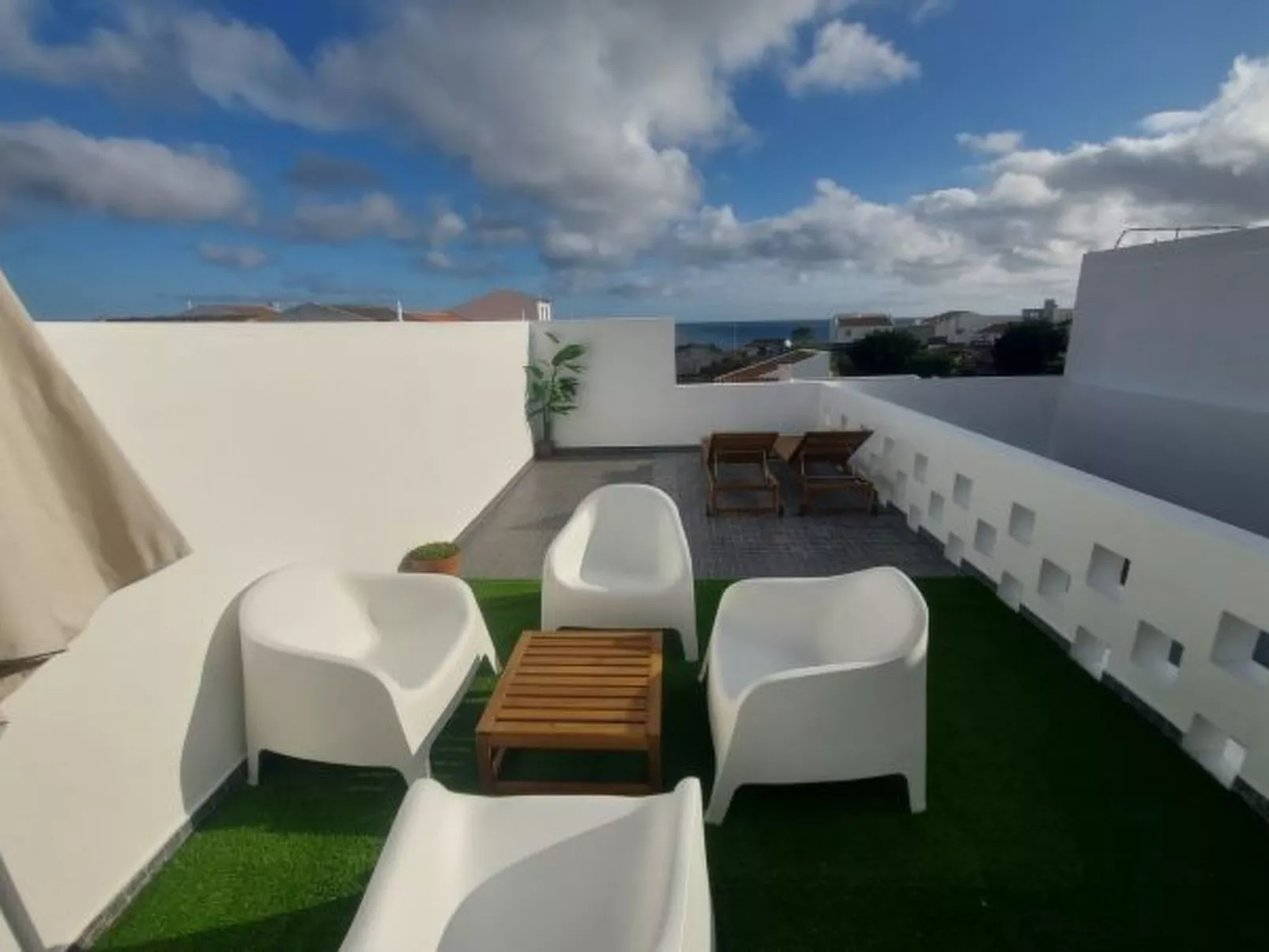 LAGOA SEA VIEW by VACATIONY - Binnen