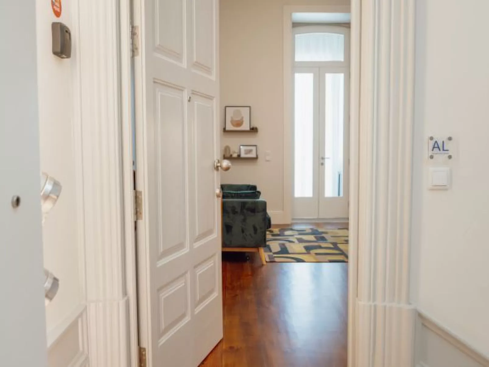 HOME WITH A POOL by VACATIONY - Binnen