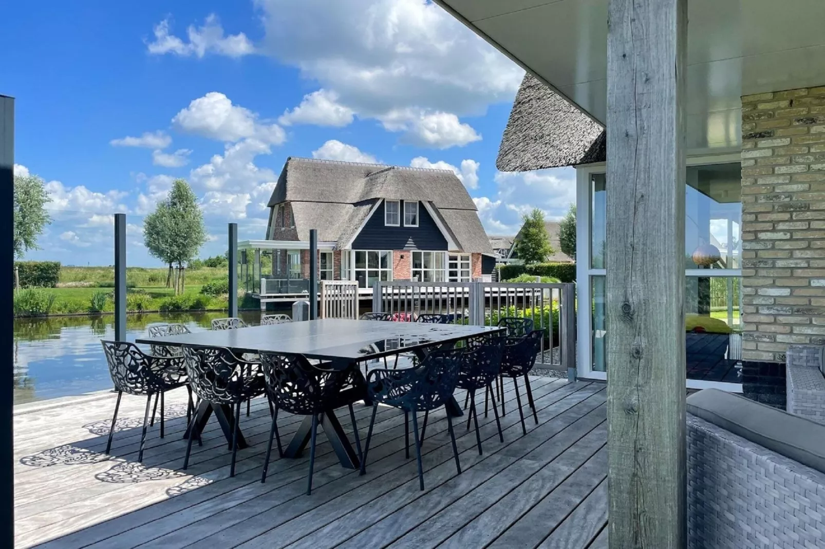 Friese Meren Villa's 21-Terrasbalkon
