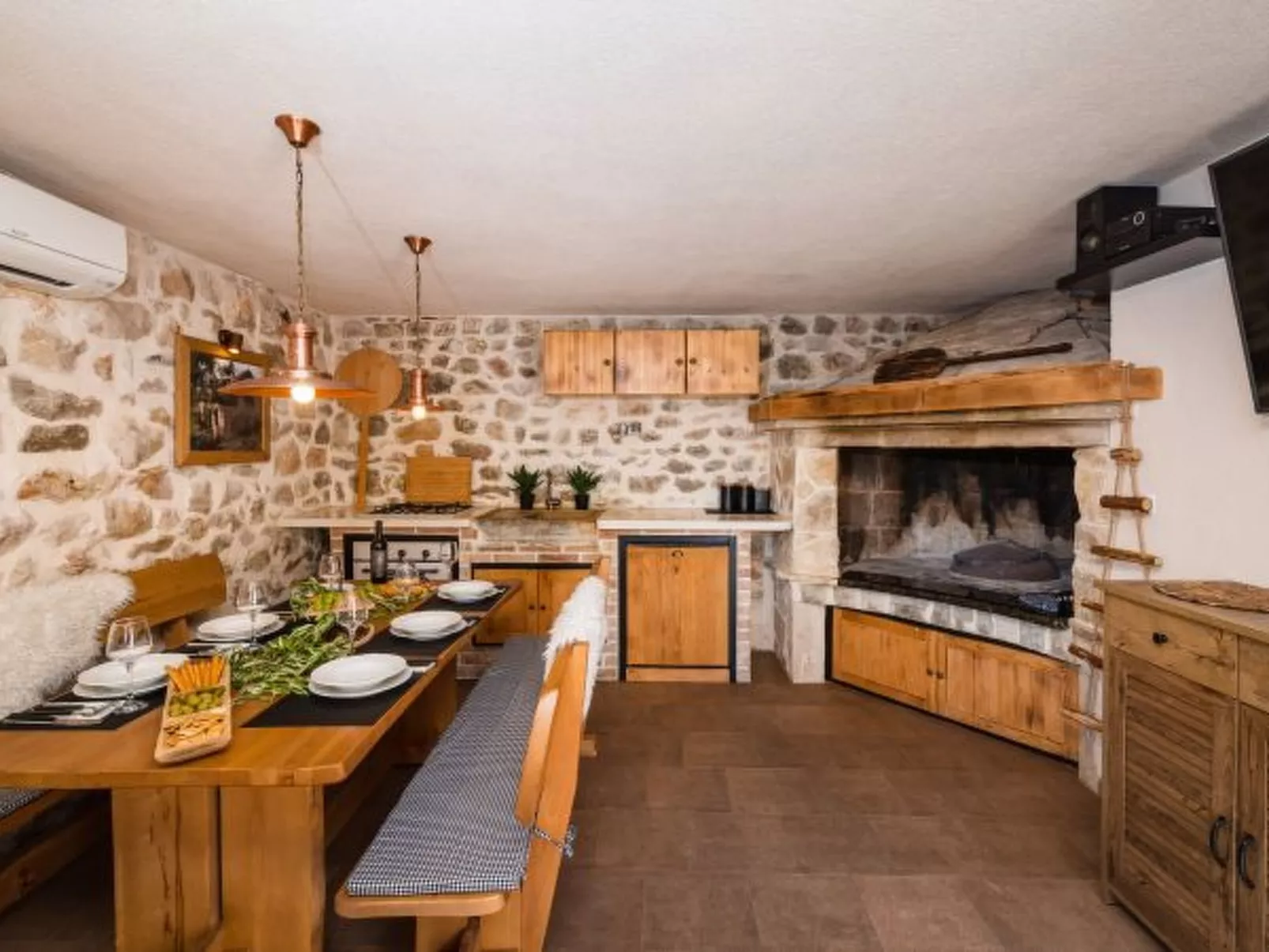 Villa Miandri with heated pool - Image-tags.info