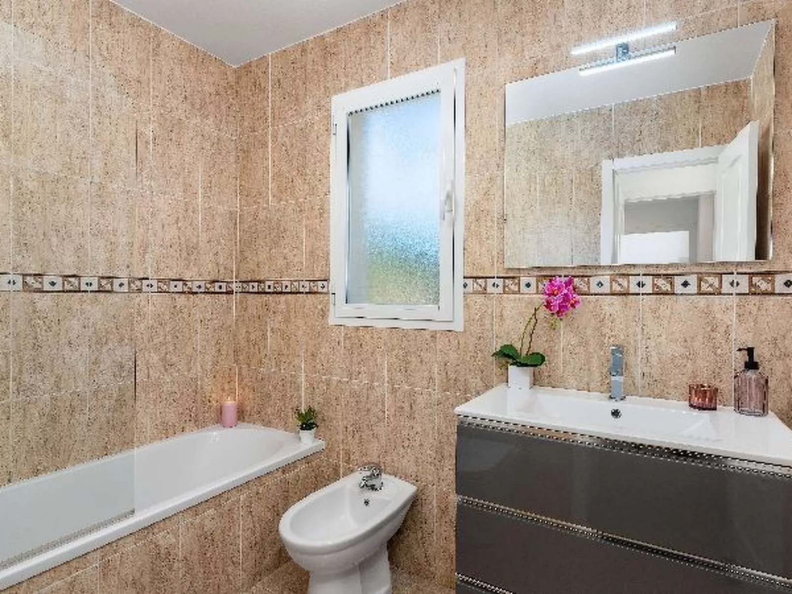 Apartment Happy -  PlusHolidays - Image-tags.info