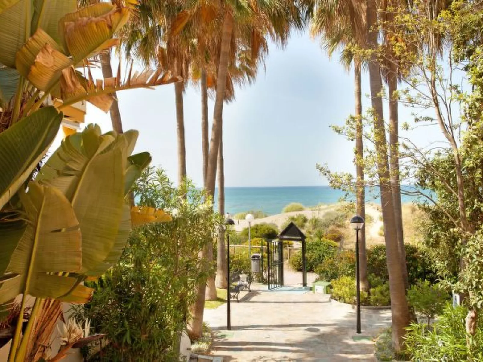 Beachside apartment in Elviria, Romana Playa - Image-tags.info