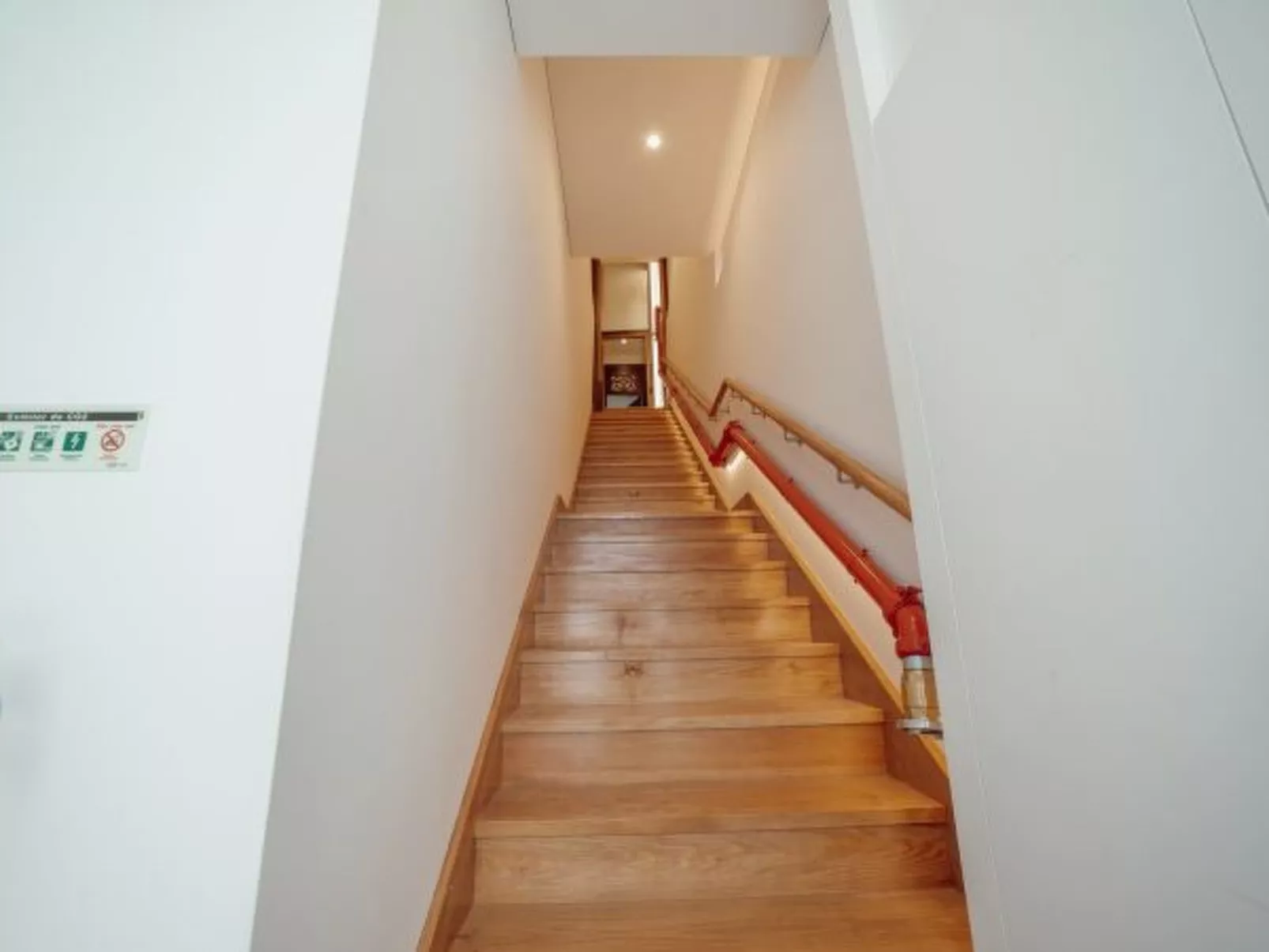 HEART OF PORTO APARTMENT F DUPLEX by VACATIONY - Binnen