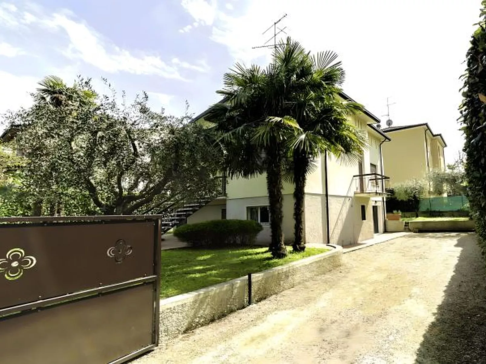 Desenzanoloft Villa Palm Garda Beach - Image-tags.info