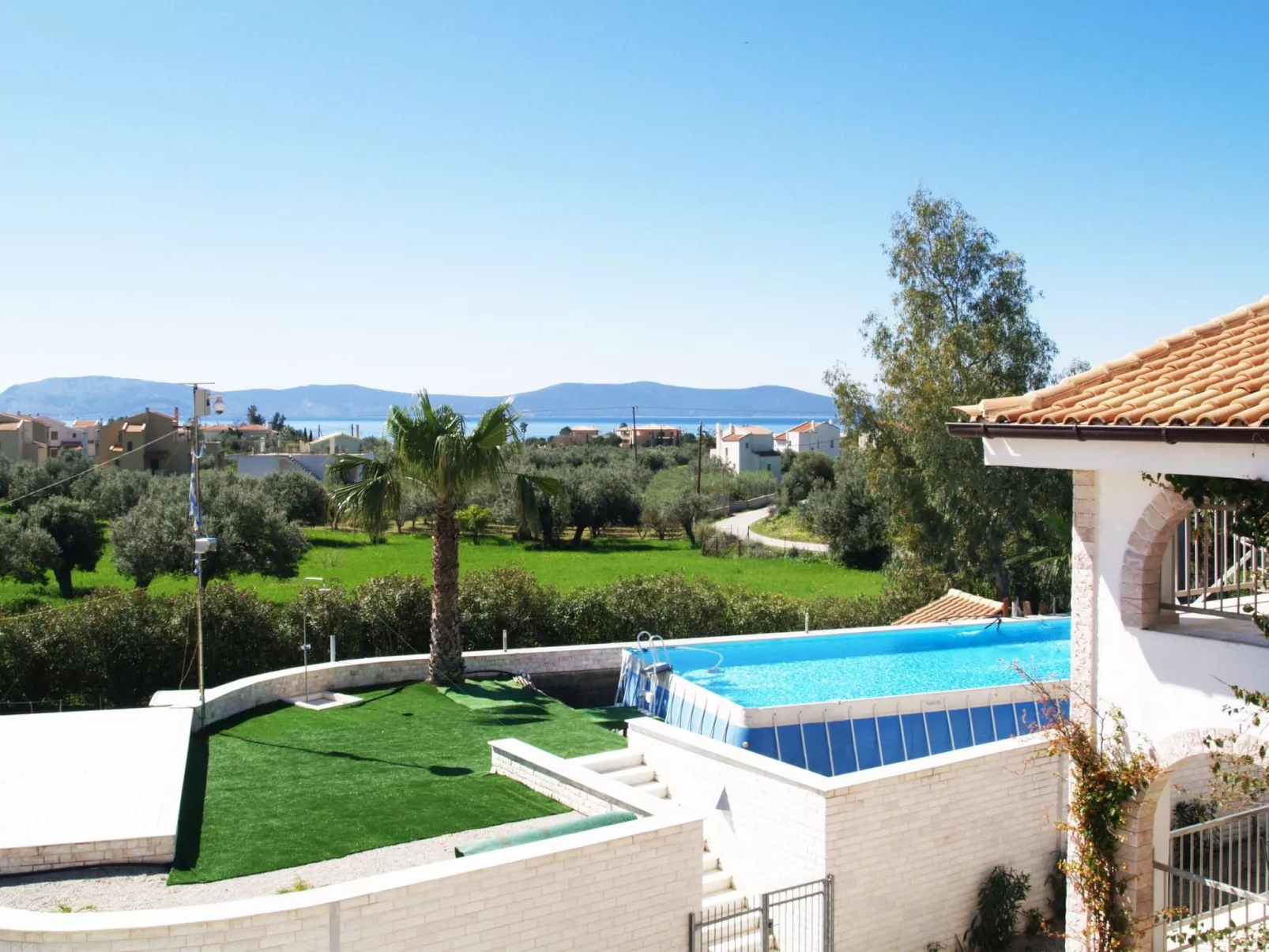 In Ermioni mit Grill, Terrasse und gemeinschaftlichem Pool - Buiten