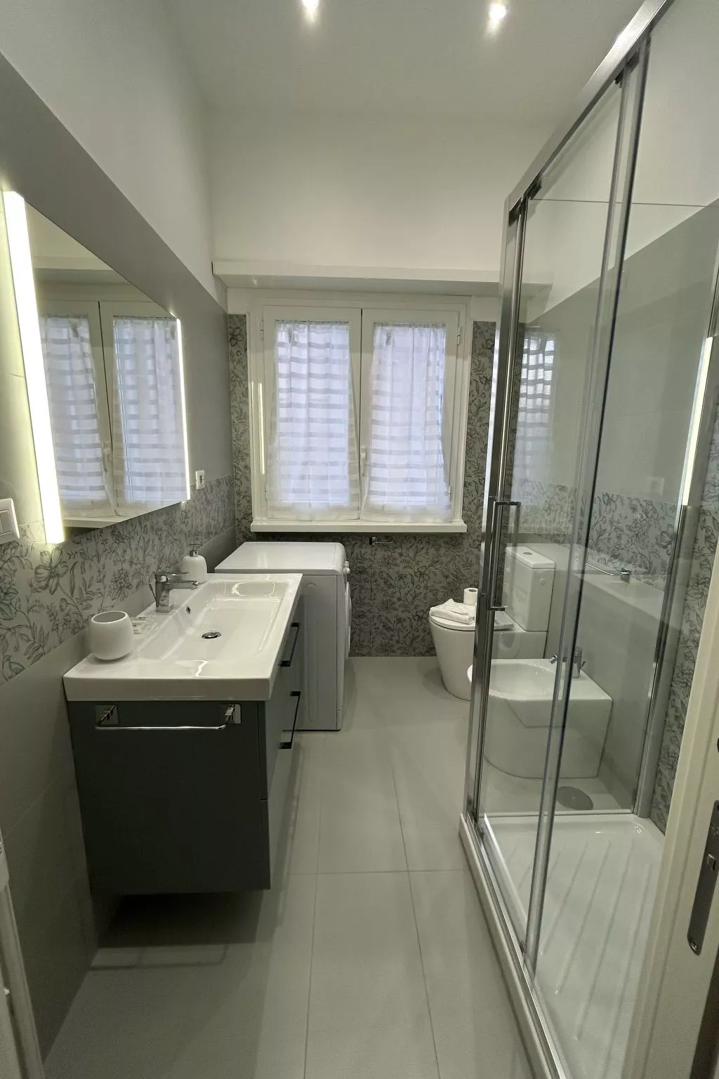 'Vatican Vibes - Binnen