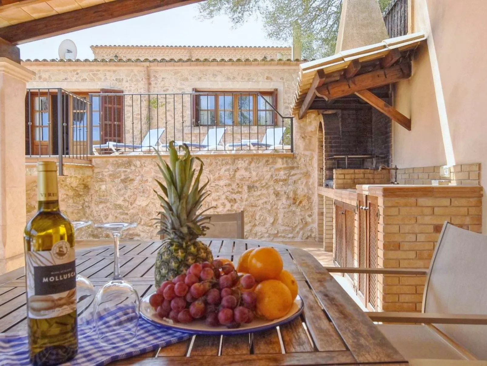 Villa mit eigenem Schwimmbad - Buiten