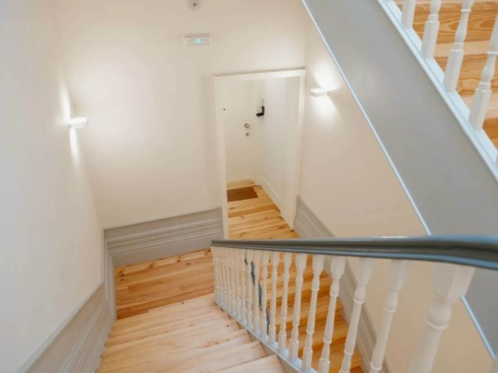 HOME WITH A POOL by VACATIONY - Binnen