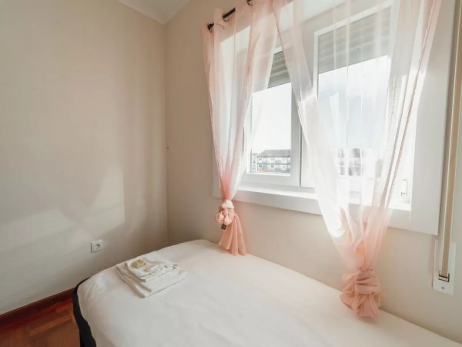 CASA DAS ORQUIDEAS by VACATIONY - Binnen