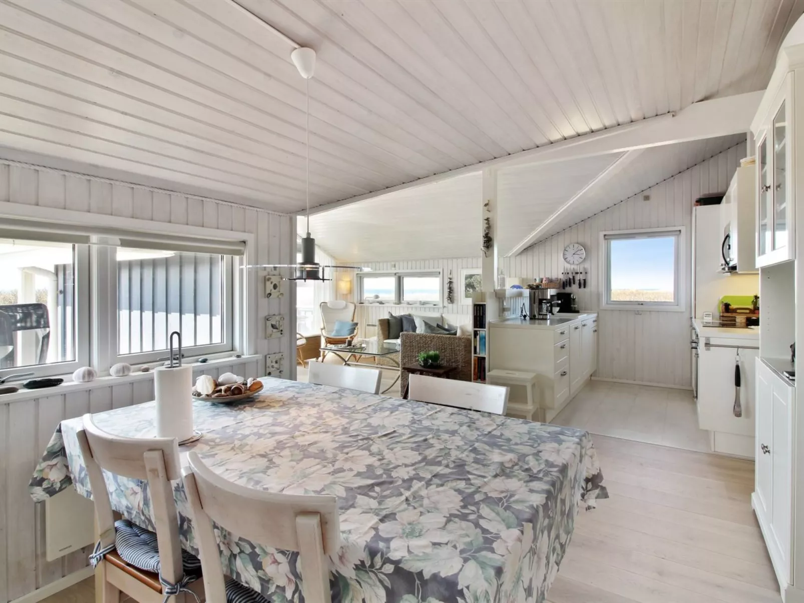 "Minka" - 58m from the sea - Binnen