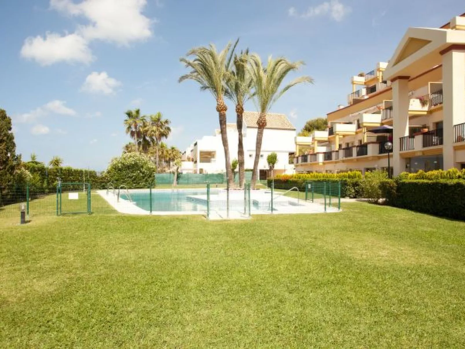 Beachside apartment in Elviria, Romana Playa - Image-tags.info