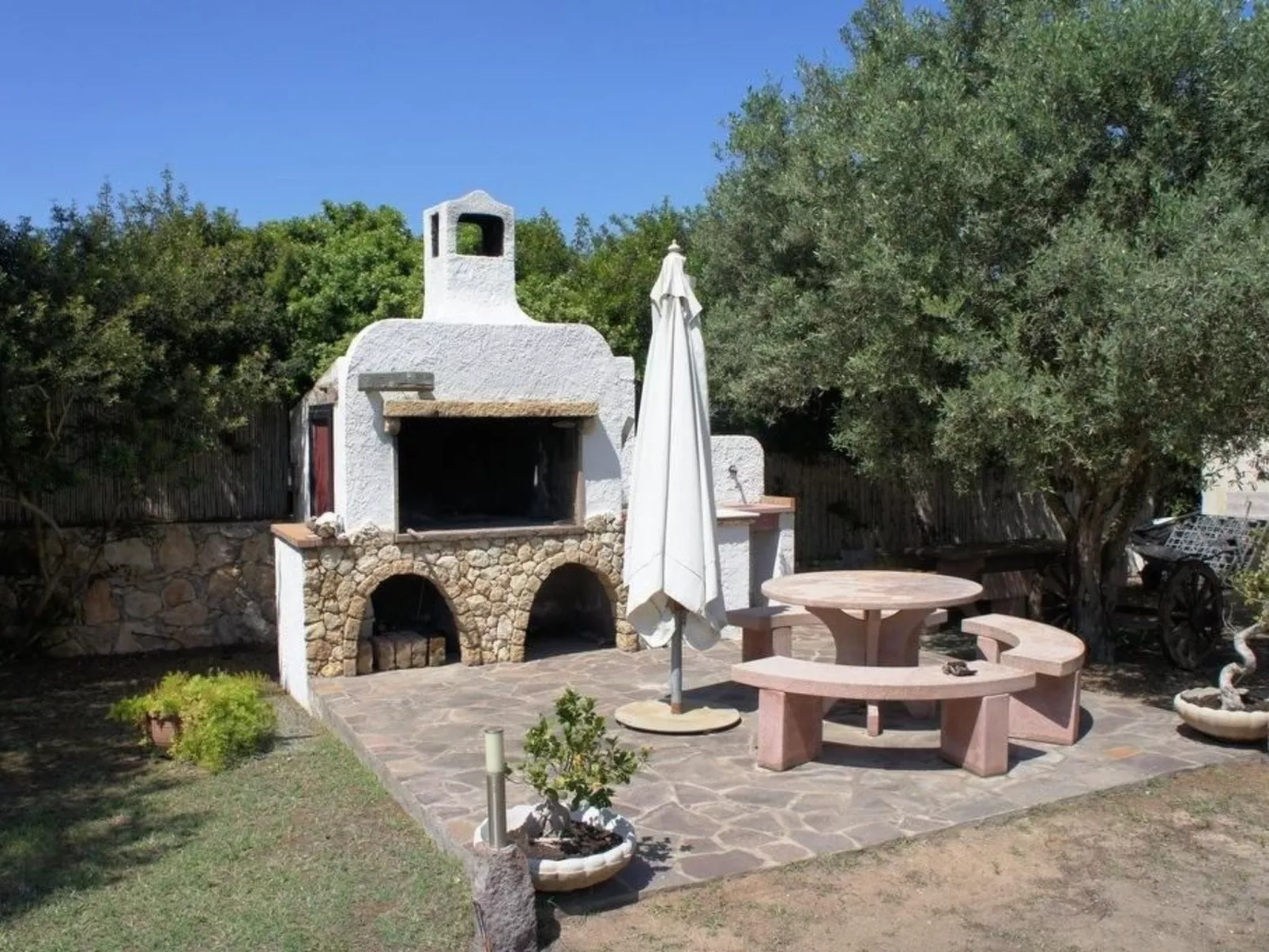 Haus in Calasetta mit Grill und Garten - Buiten