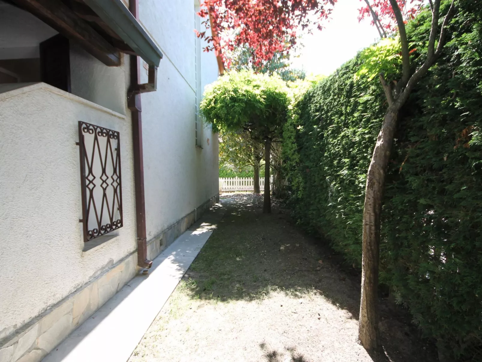 Cottage mit großem Garten, Klima, 6 Gäste - Buiten