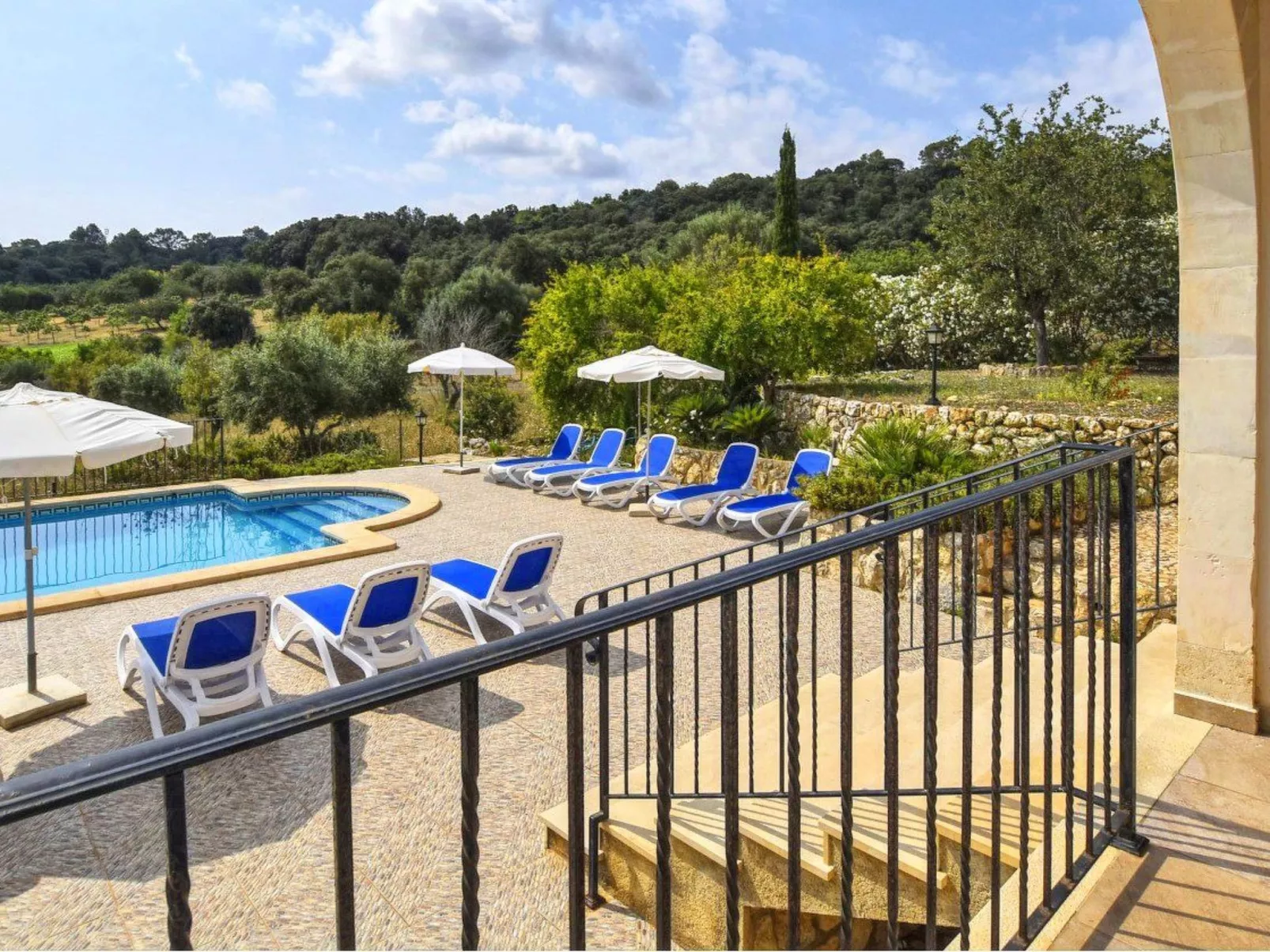 Schönes Landhaus mit Panoramablick auf die Berge - Buiten