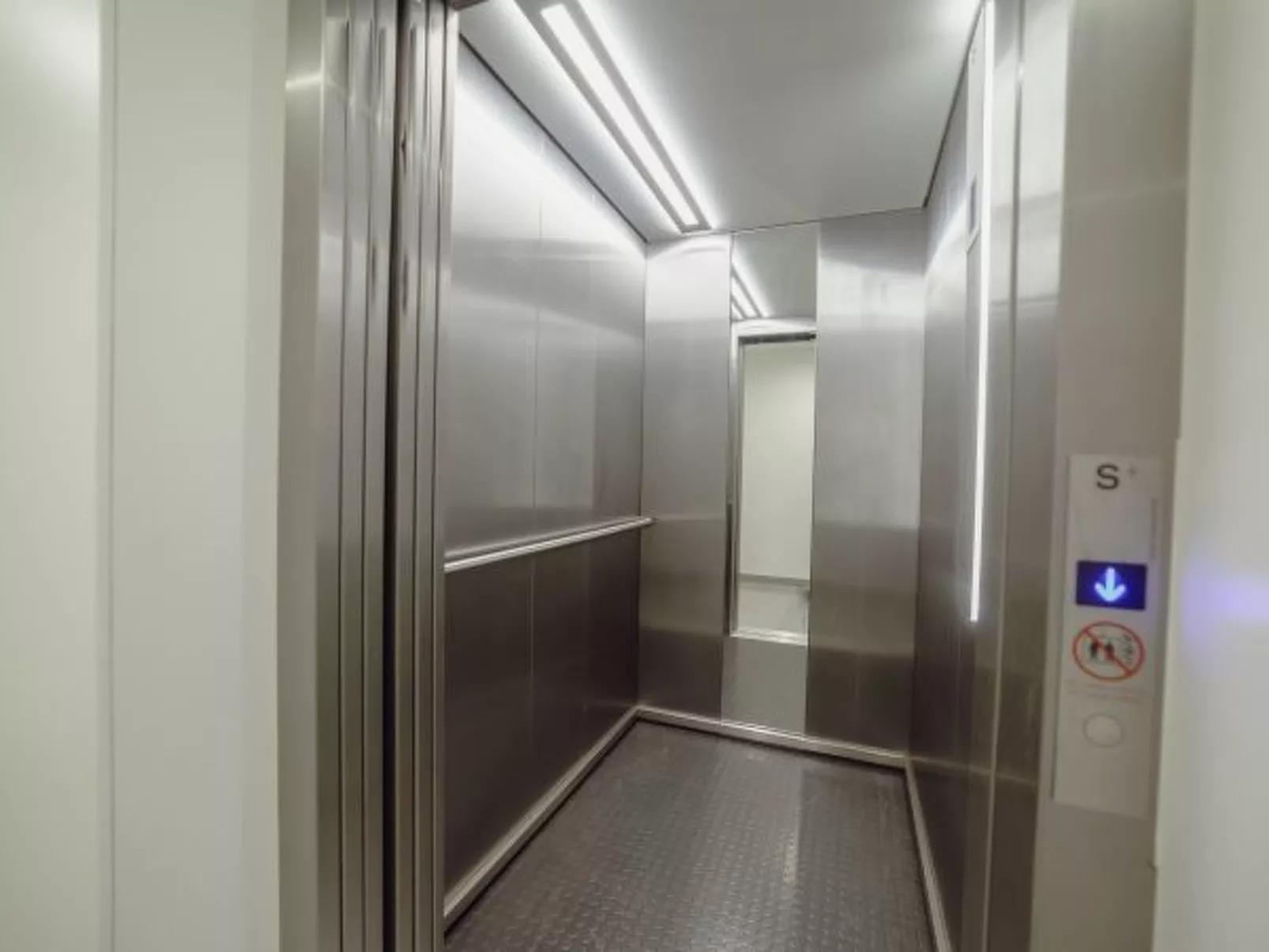 DOWNTOWN PRIME with TERRACE by VACATIONY - Binnen