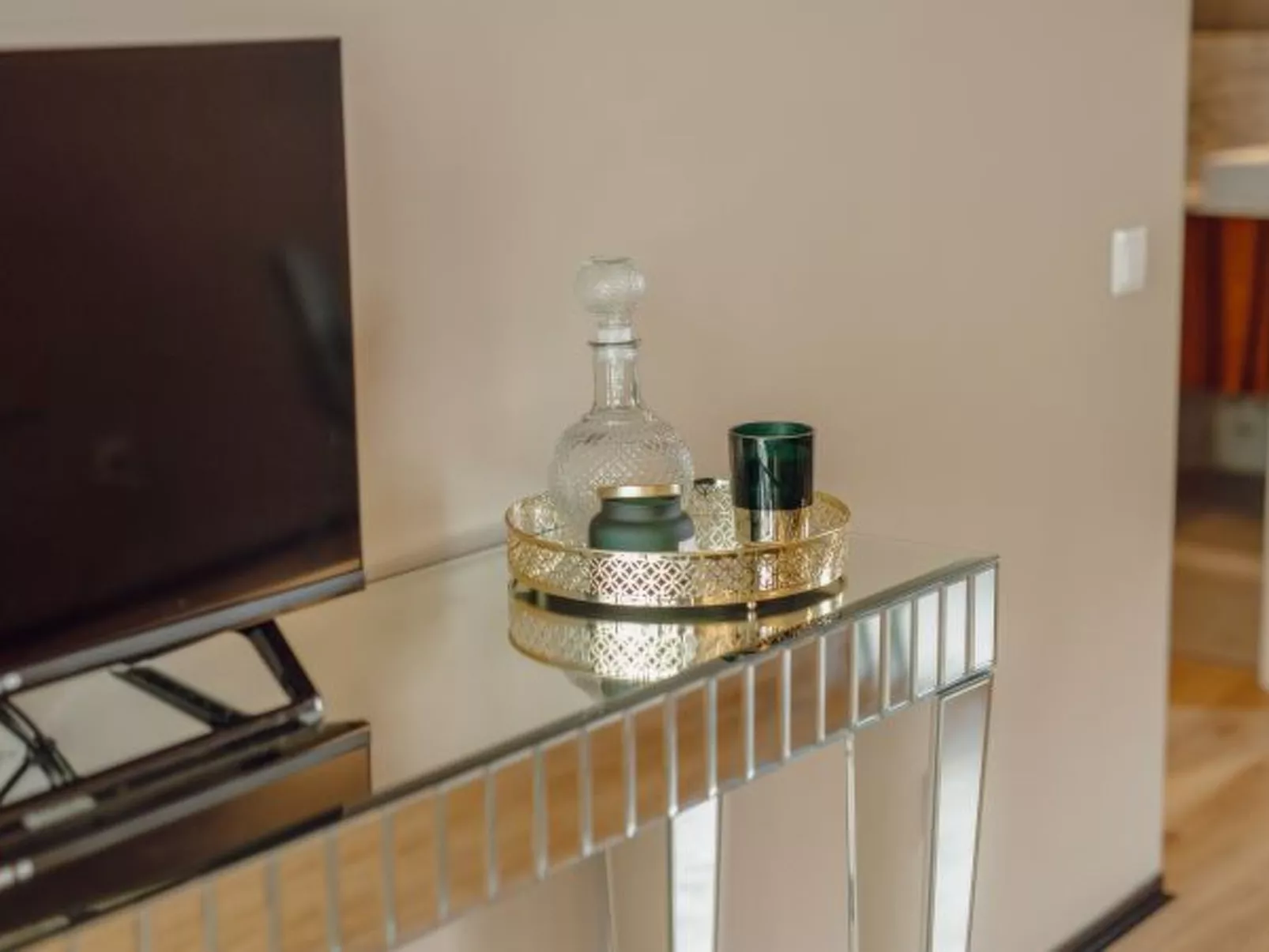 CITY CENTER PREMIUM with GARAGE by VACATIONY - Binnen