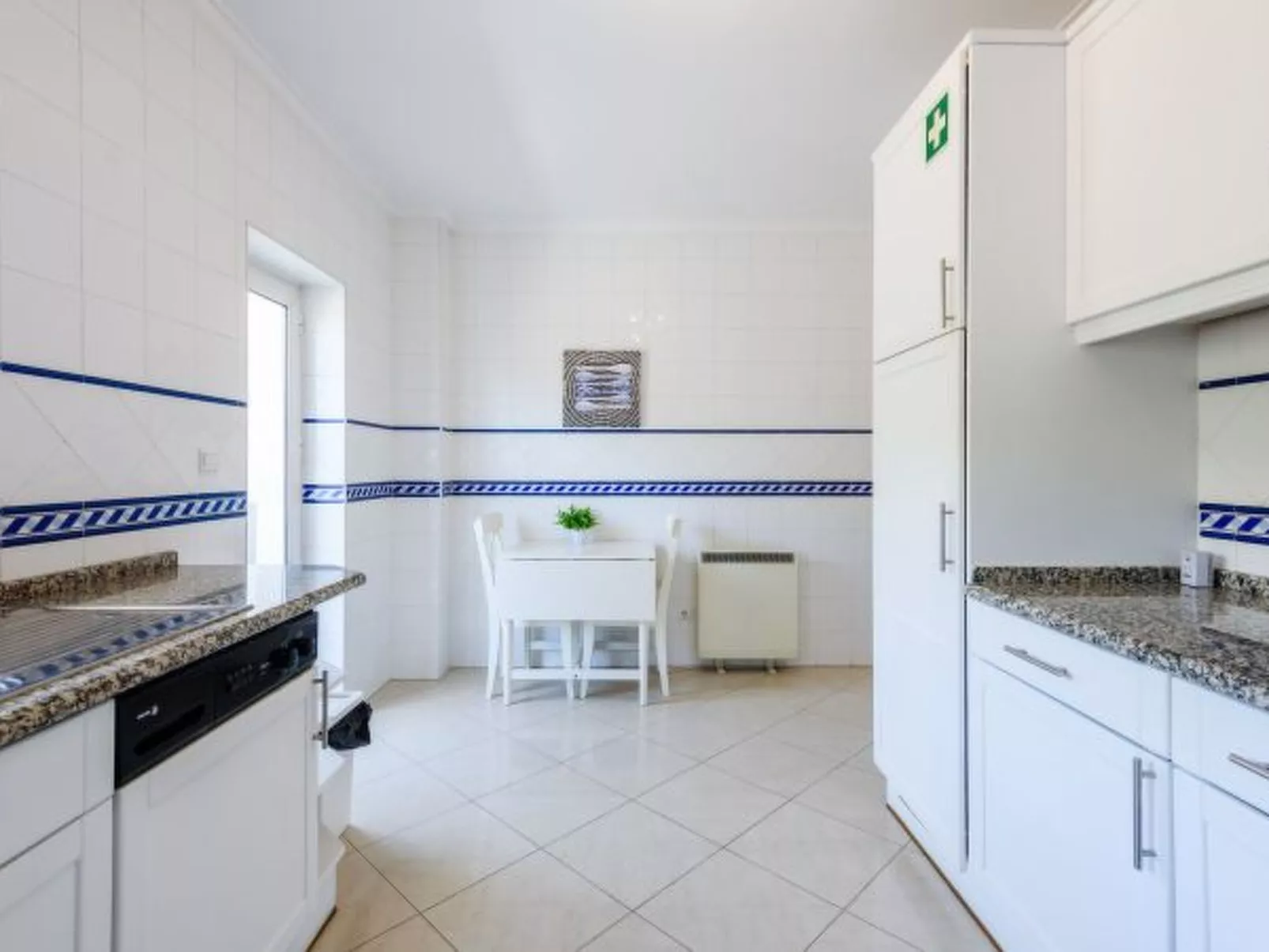 Amazing Apartment in Albufeira - Binnen