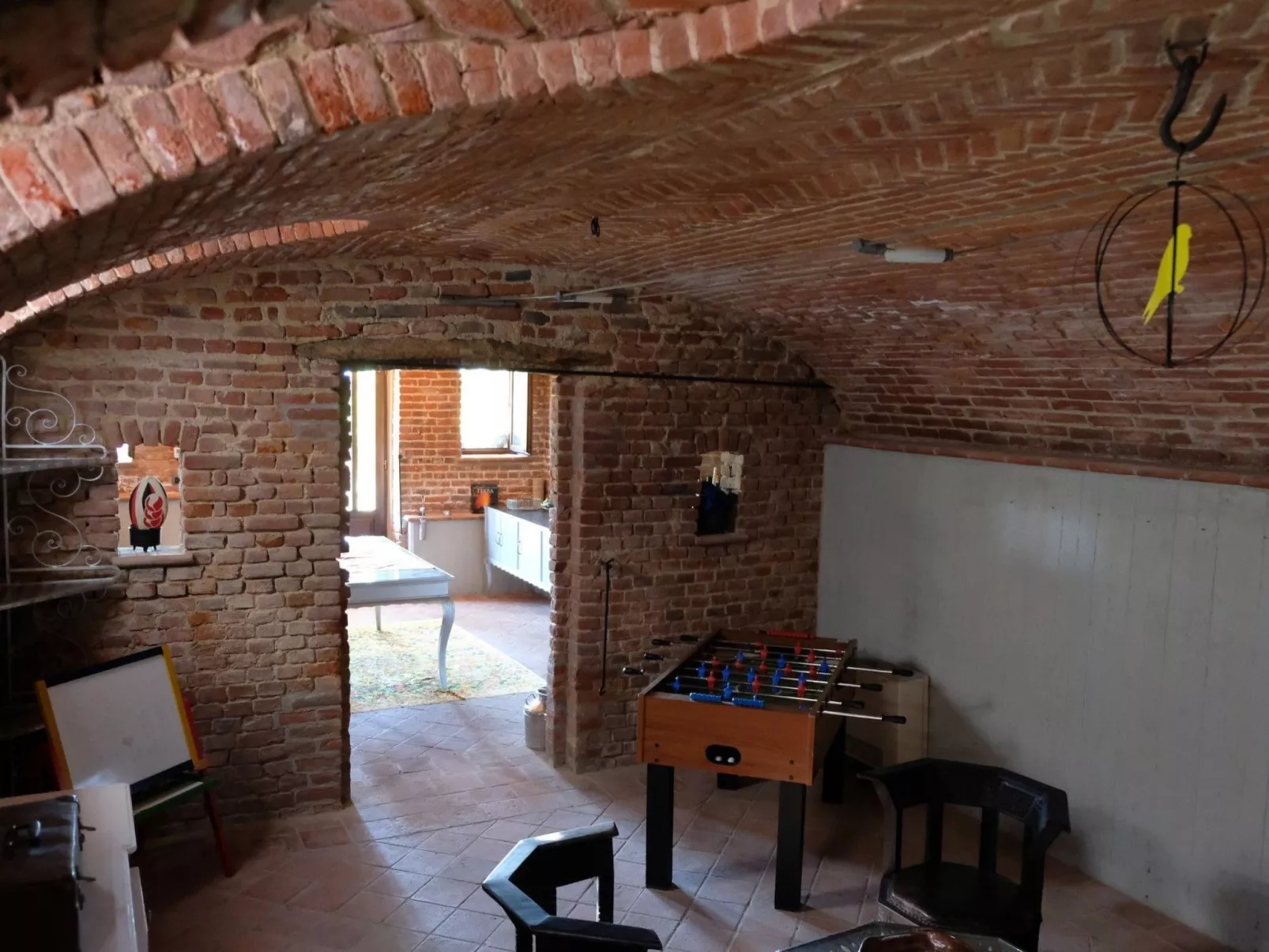 In Azzano D'asti mit Kleiner Terrasse - Image-tags.info