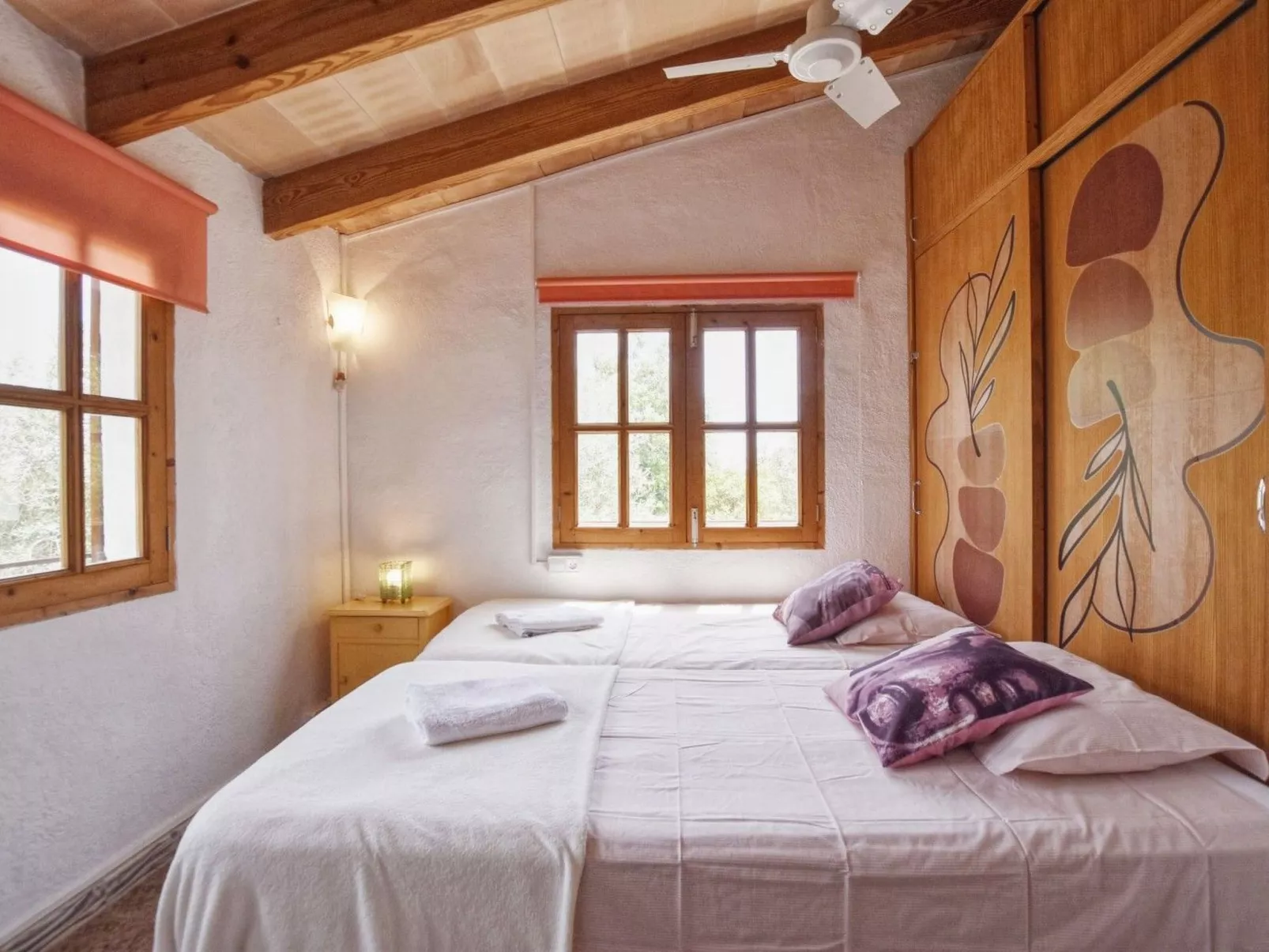 MONTSERRAT  ( SON PERETO ) - Binnen