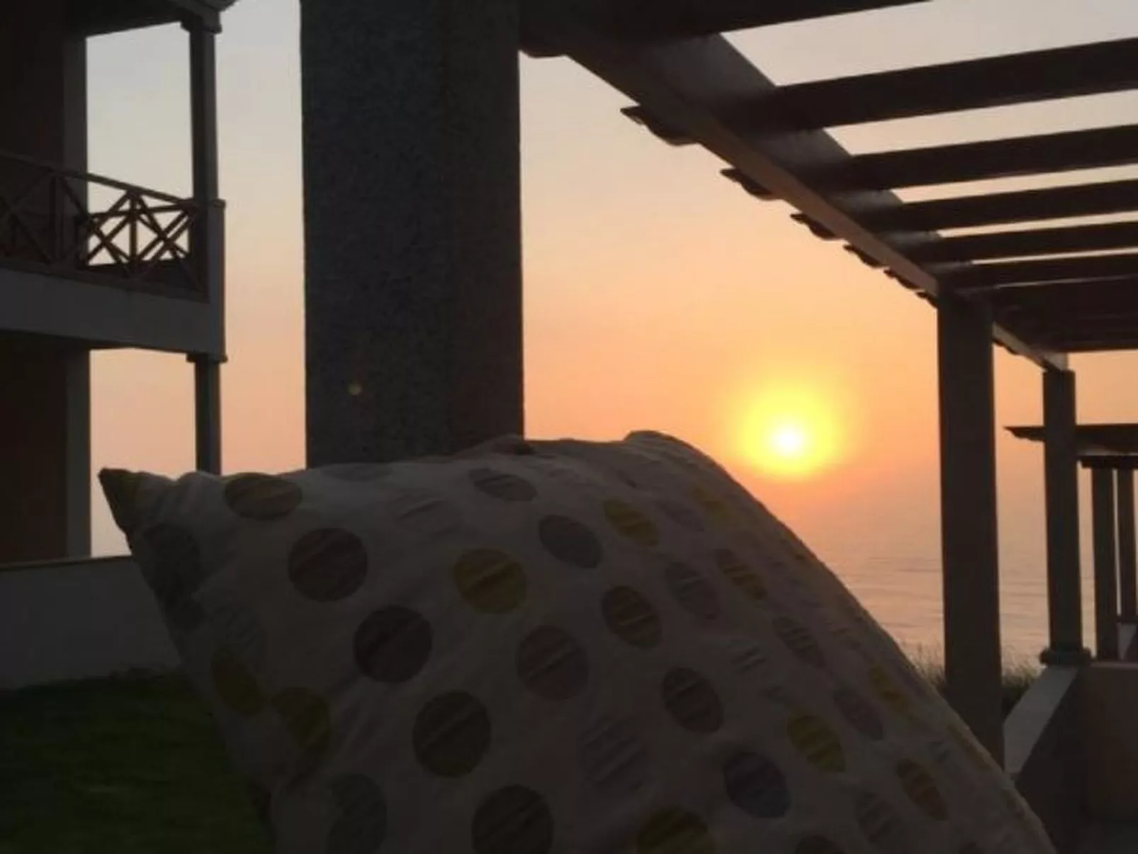 SUNSET HOUSE WITH SEAVIEW & TERRACE by VACATIONY - Buiten