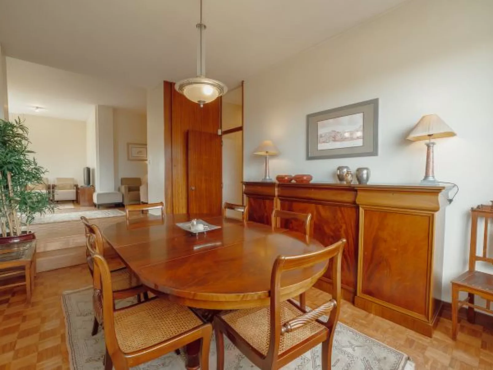 GRAND BOTANIC GARDEN APARTMENT by VACATIONY - Binnen