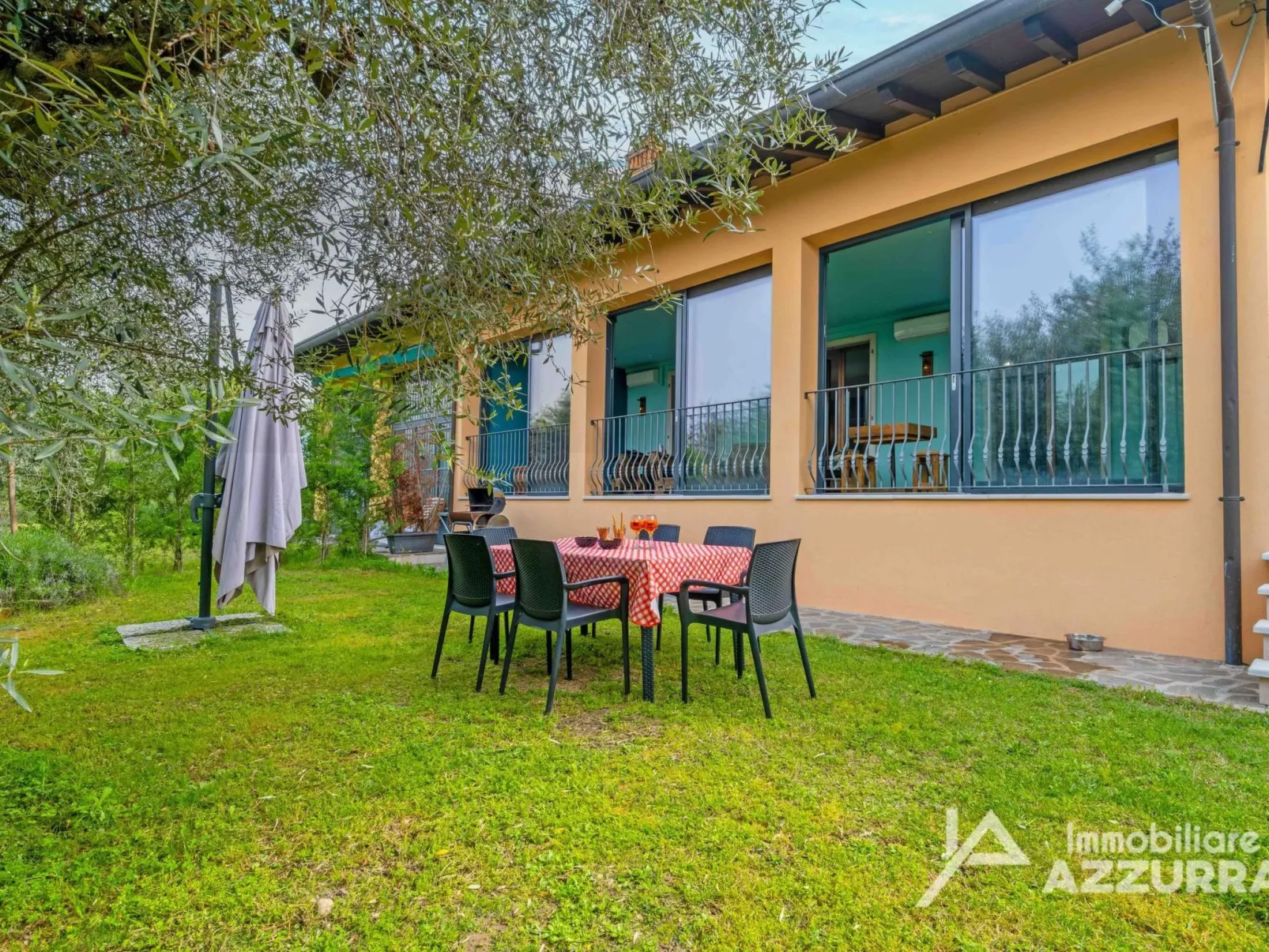 Villa i Roccoli, zwischen Olivenbäumen mit priva - Image-tags.info