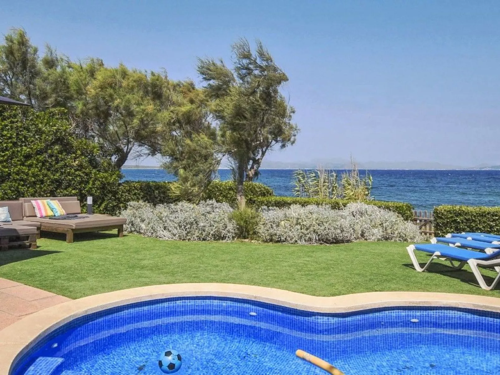 Gemütliches Ferienhaus in Urbanització S'estanyol mit Privatem Pool - Buiten