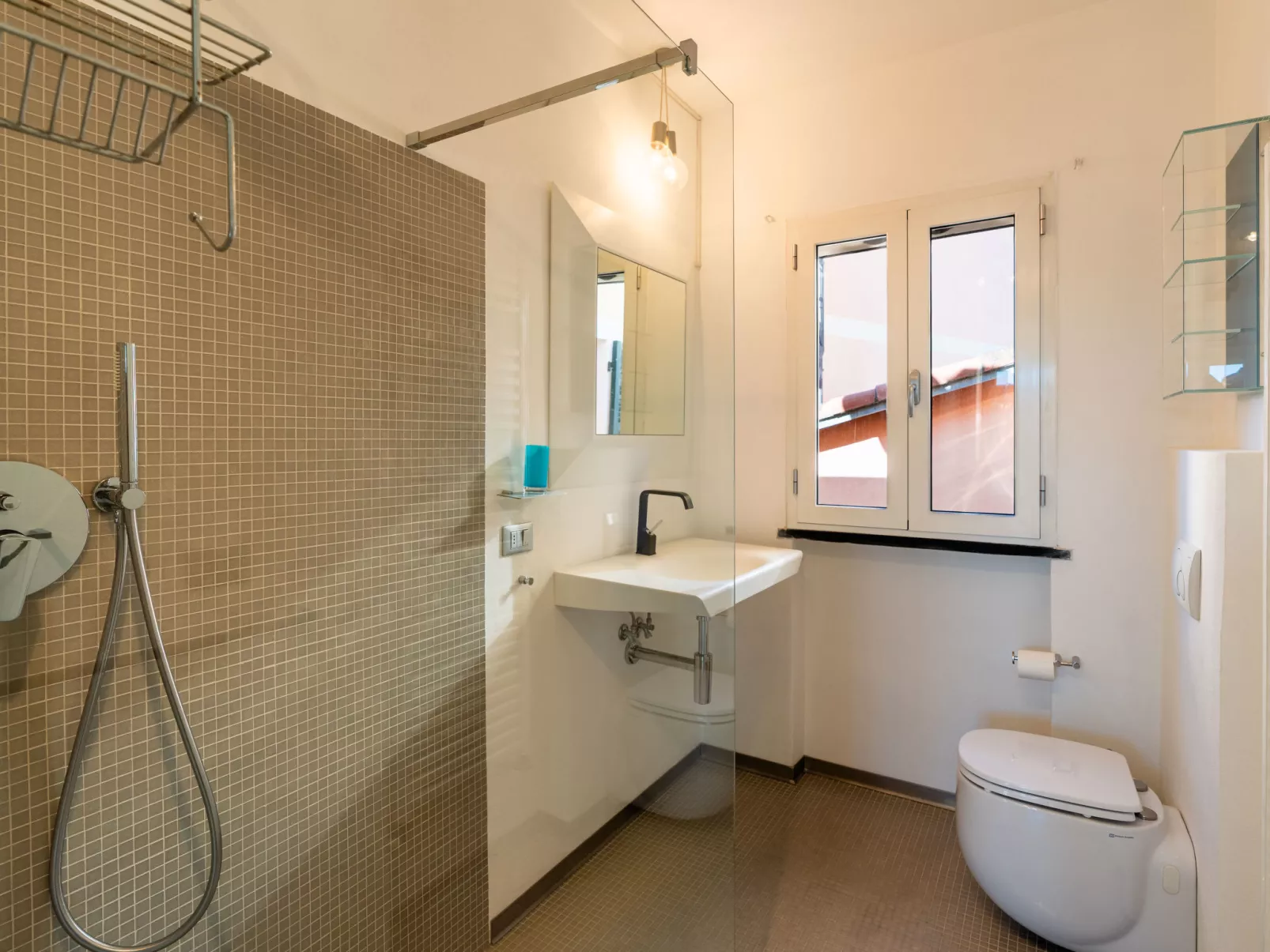 Terrazza con glicine - Binnen