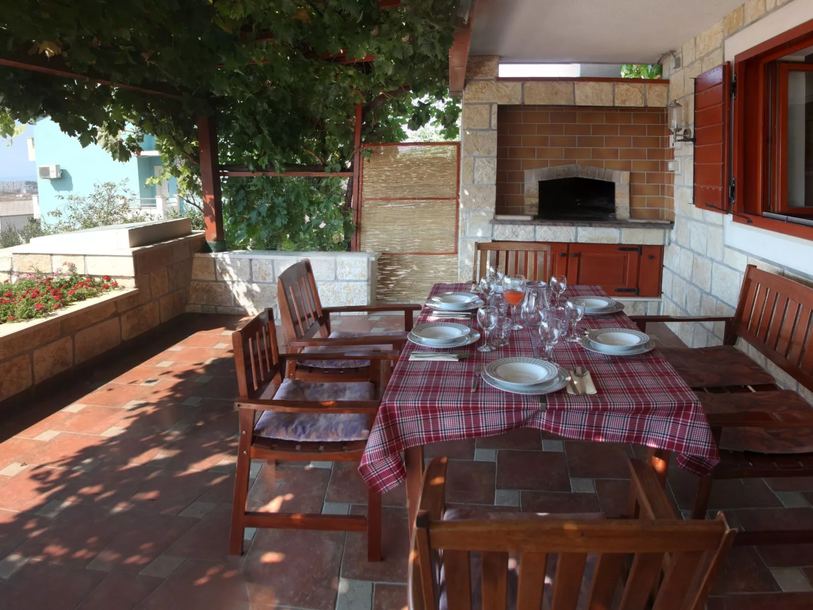 Haus in Mravince mit Whirlpool und Garten - Image-tags.info