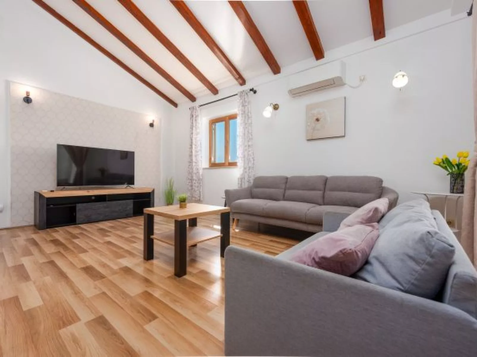 Holiday house Tina with jacuzzi and pool - Image-tags.info