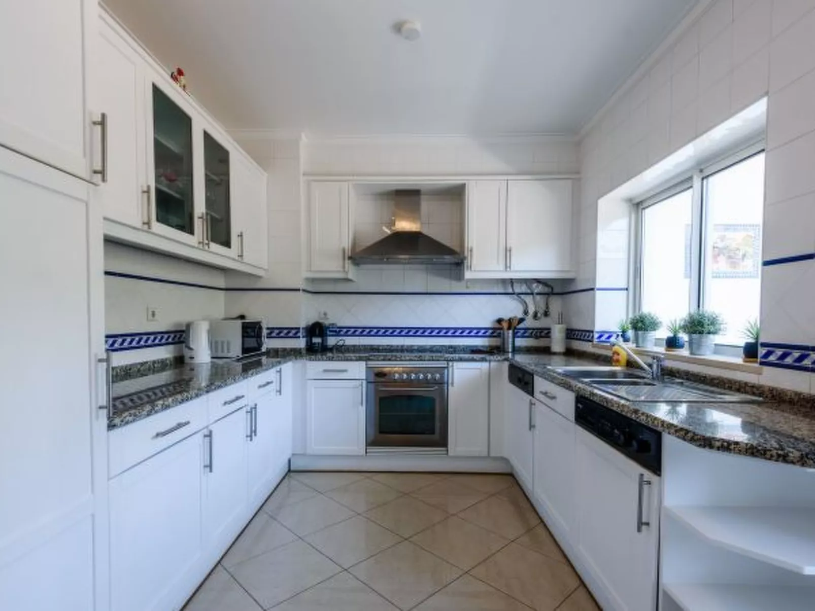 Amazing Apartment in Albufeira - Binnen